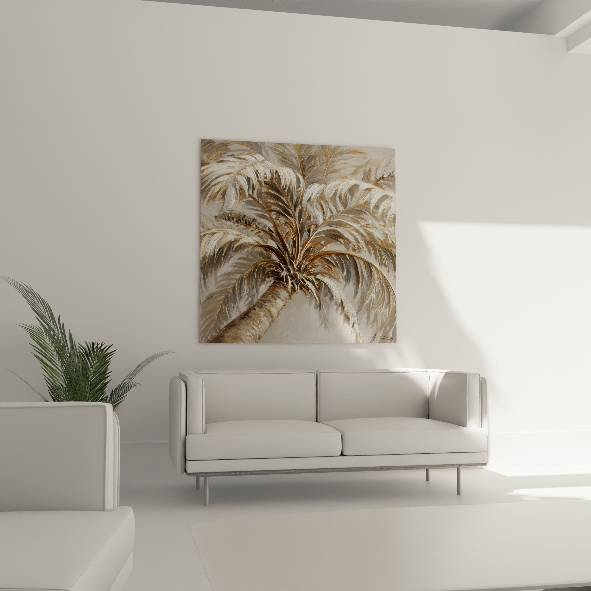 Feuillage doré et gris taupe d'un palmier stylisé au-dessus d'un canapé dans un salon lumineux