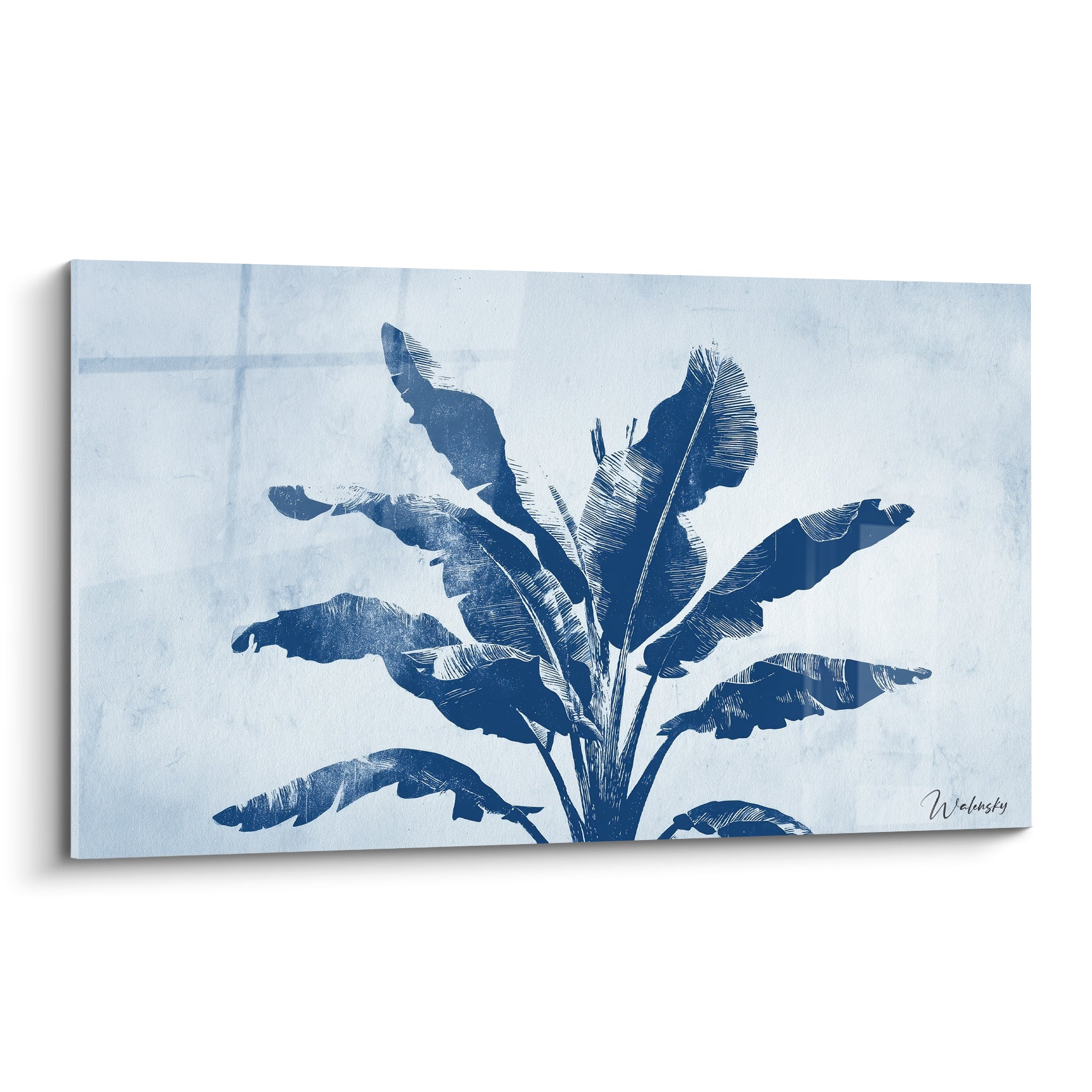 Bananier bleu marine gravé sur fond bleu pastel délavé, feuilles déployées en éventail texturé