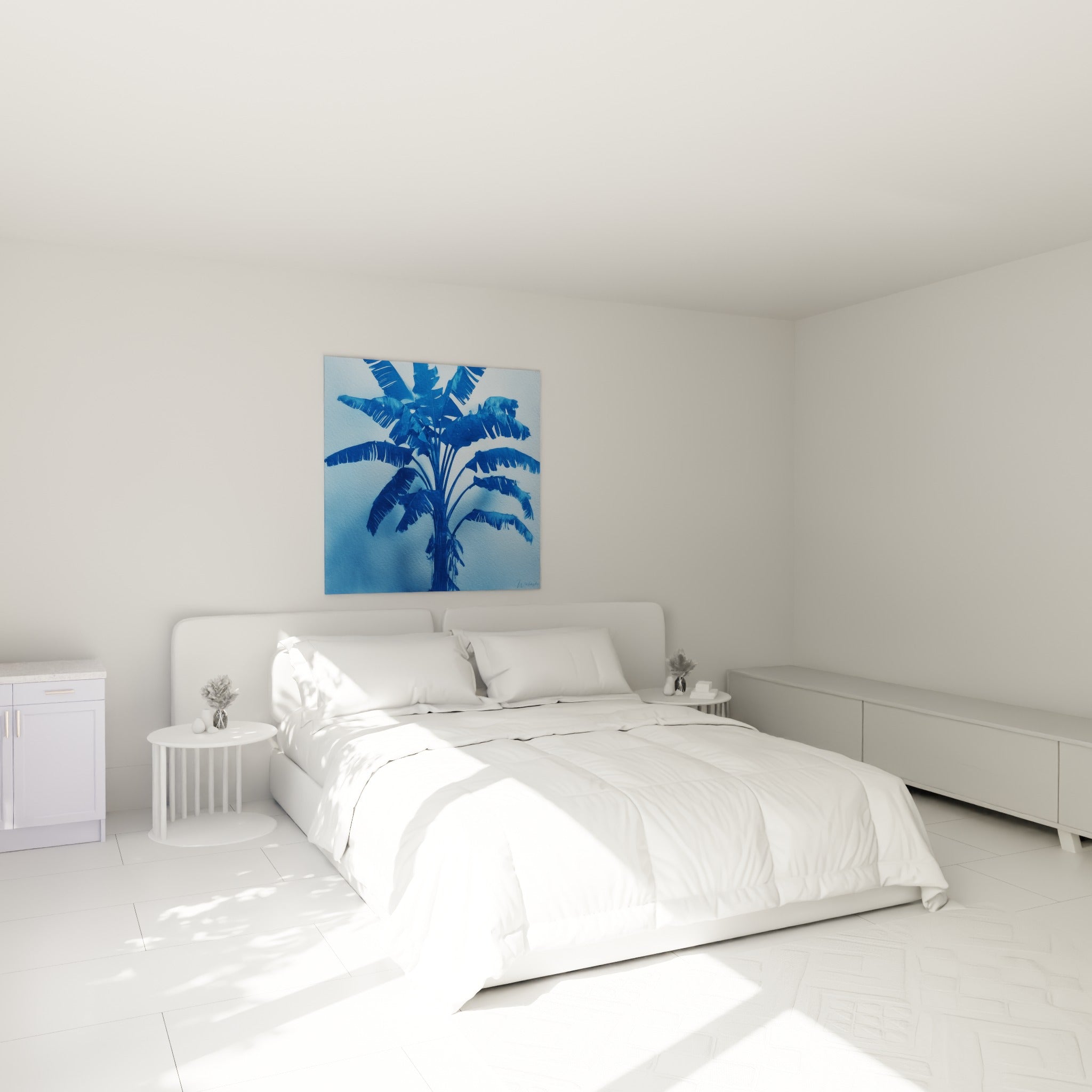 Bananier bleu marine et ciel accroché au-dessus d'un lit dans une chambre claire