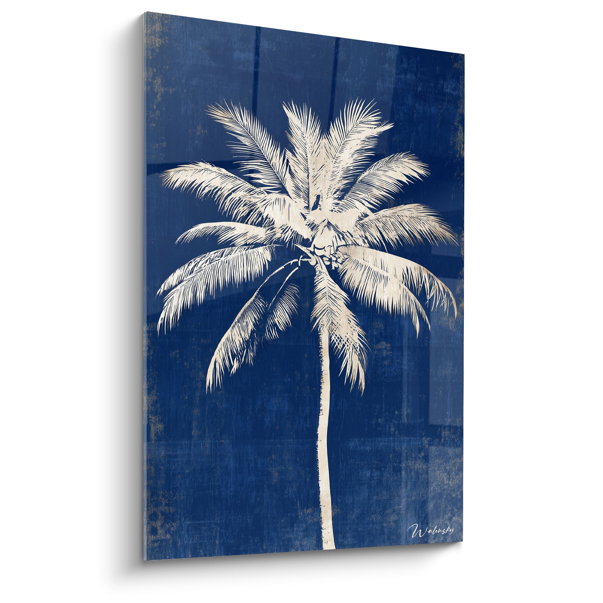 Palmier ivoire dessiné sur fond bleu marine texturé, silhouette graphique et élégante