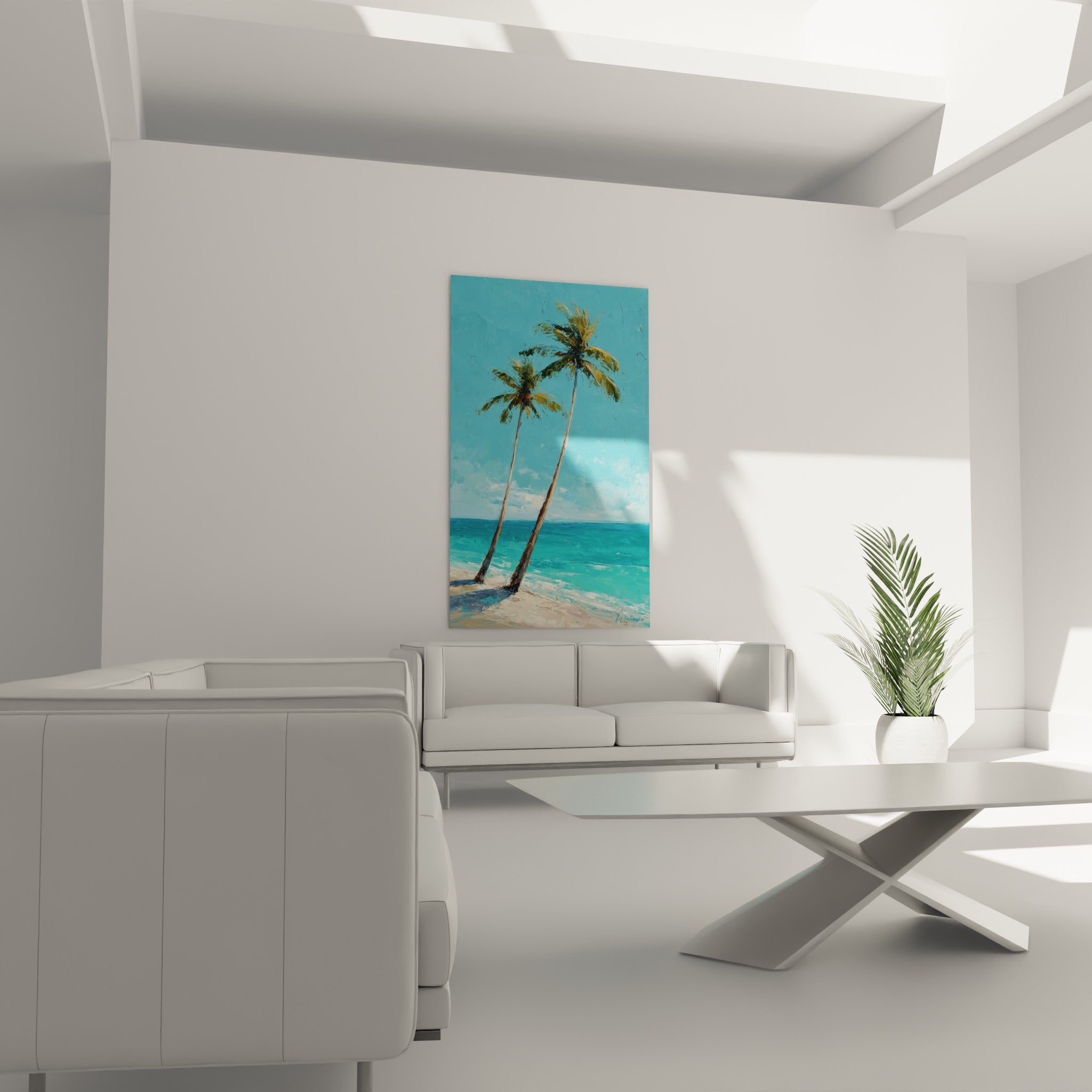 Feuillage doré et tronc brun des palmiers turquoise au-dessus d'un canapé dans un salon lumineux