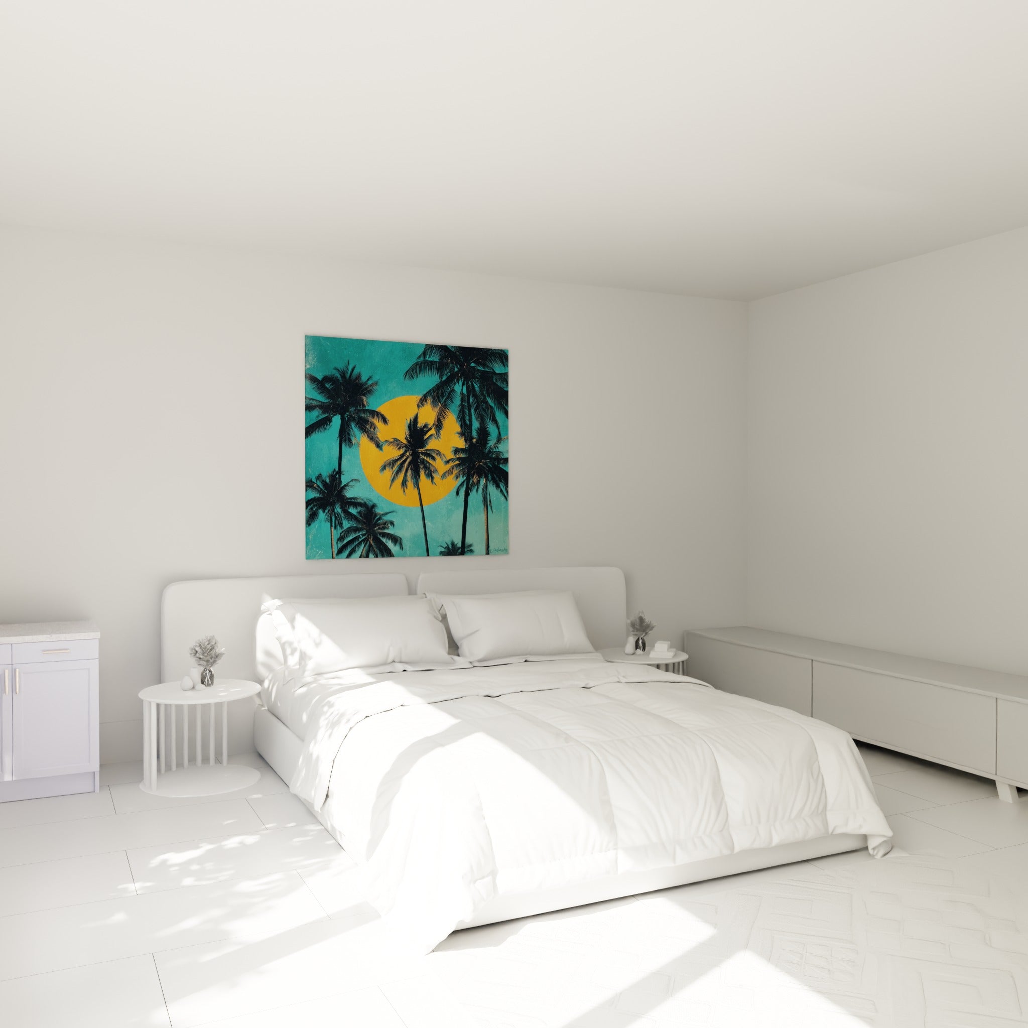 Silhouettes de palmiers noirs et soleil orangé accrochées au-dessus d'un lit dans une chambre claire