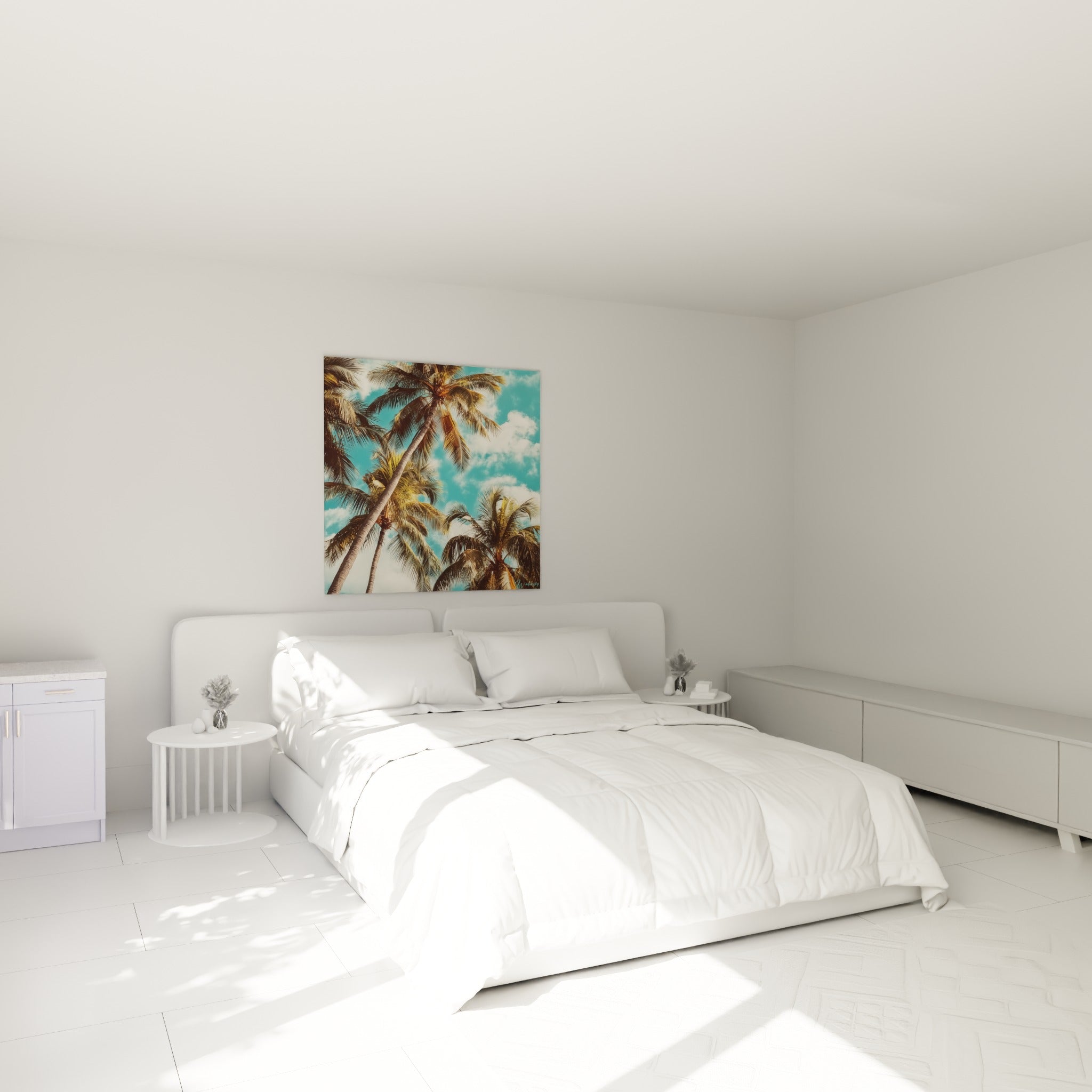 Cocotiers bruns et dorés vus depuis le sol au-dessus d'un lit dans une chambre claire