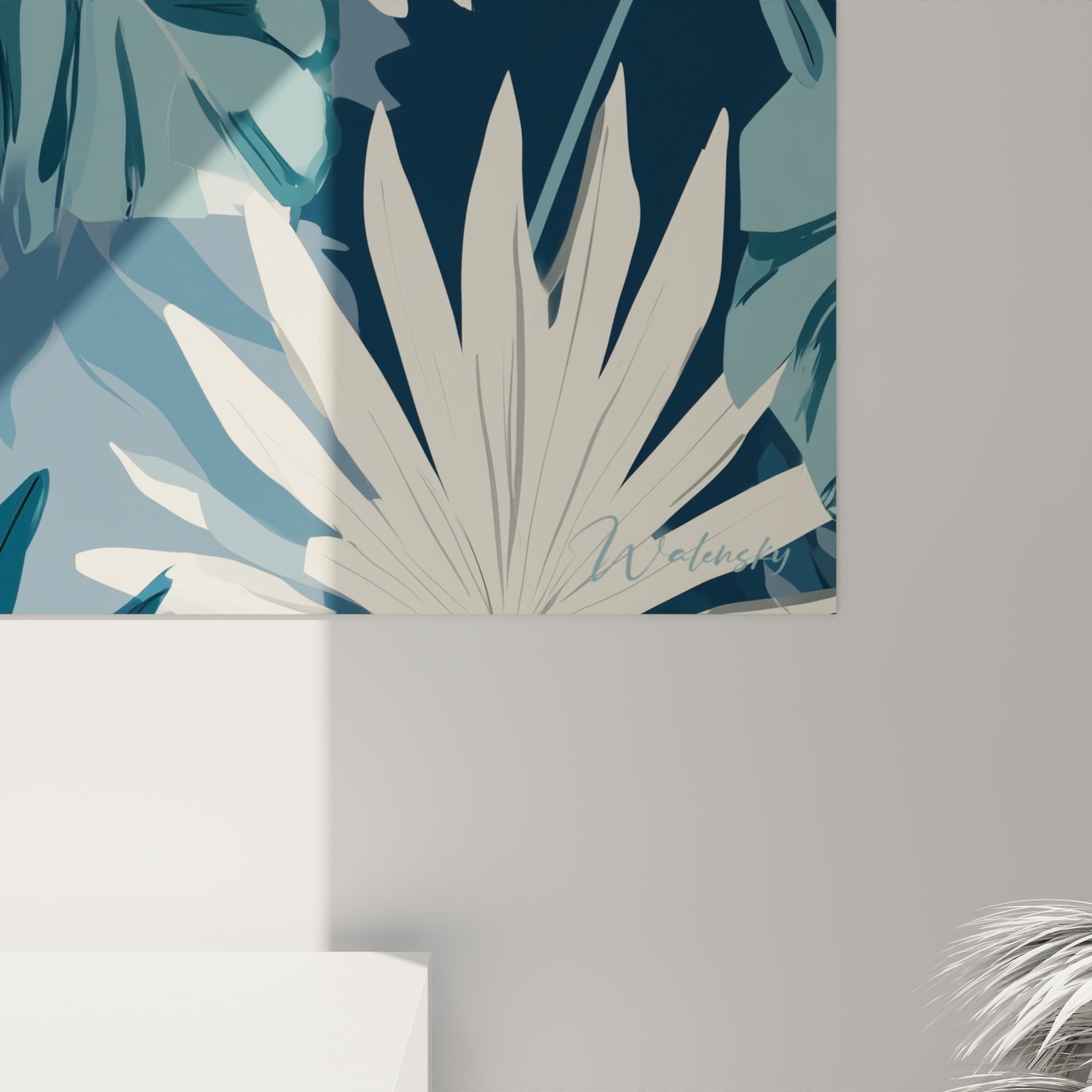 Détail des feuilles de palmier ivoire et bleu marine montrant les aplats nets et le grain de l'impression