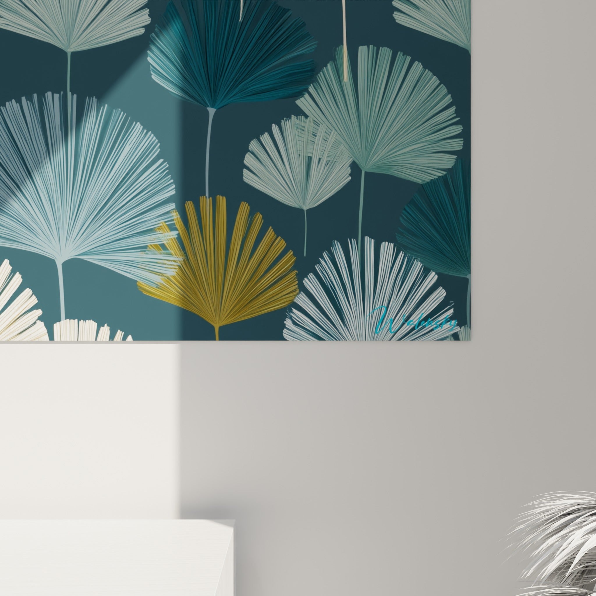 Détail des palmes Palmier montrant les fines stries ivoire et bleu pastel sur fond marine