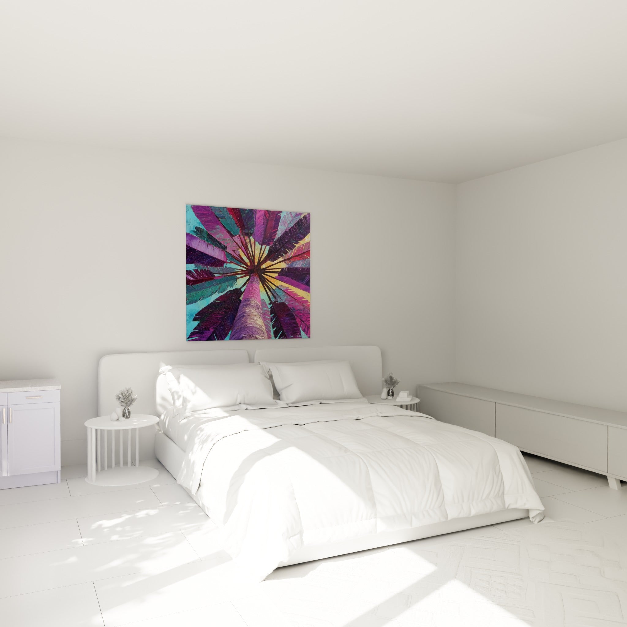 Cime de palmier violette et dorée rayonnant vers le ciel, accrochée au-dessus d'un lit dans une chambre claire