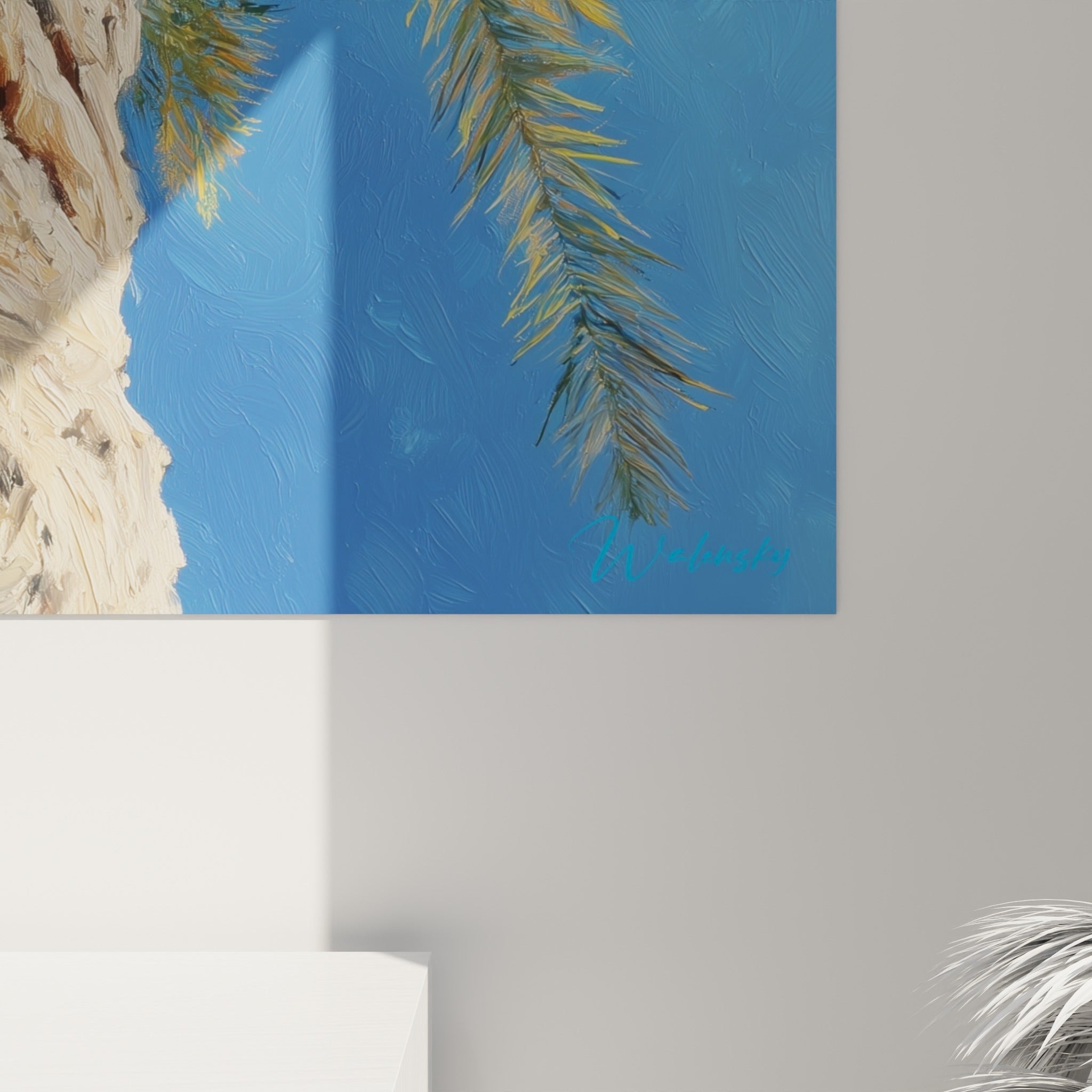 Empâtements épais de peinture révélant la texture écailleuse brune et beige du tronc contre le bleu profond du ciel