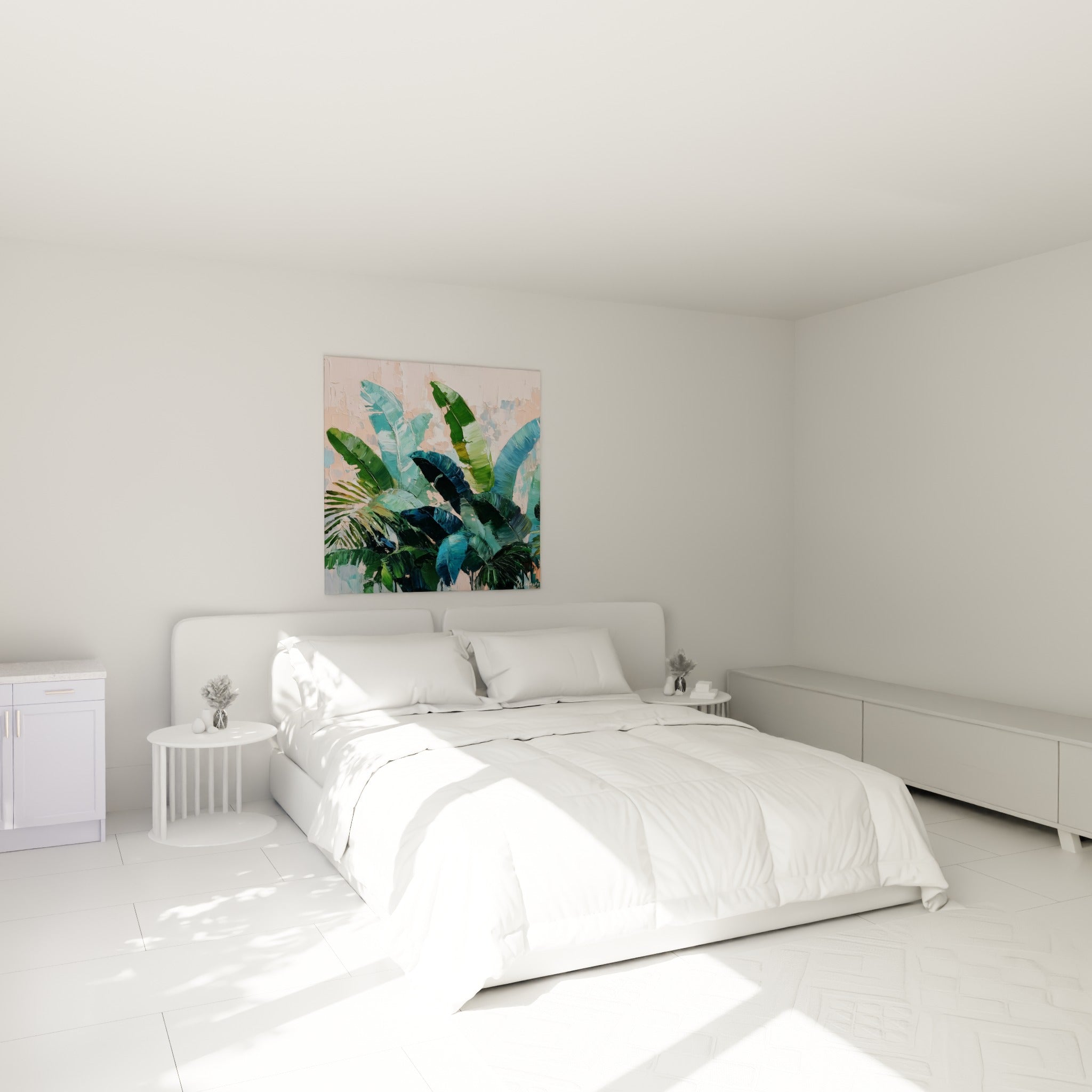 Feuillage de palmier vert et bleu pétrole accroché au-dessus d'un lit dans une chambre claire