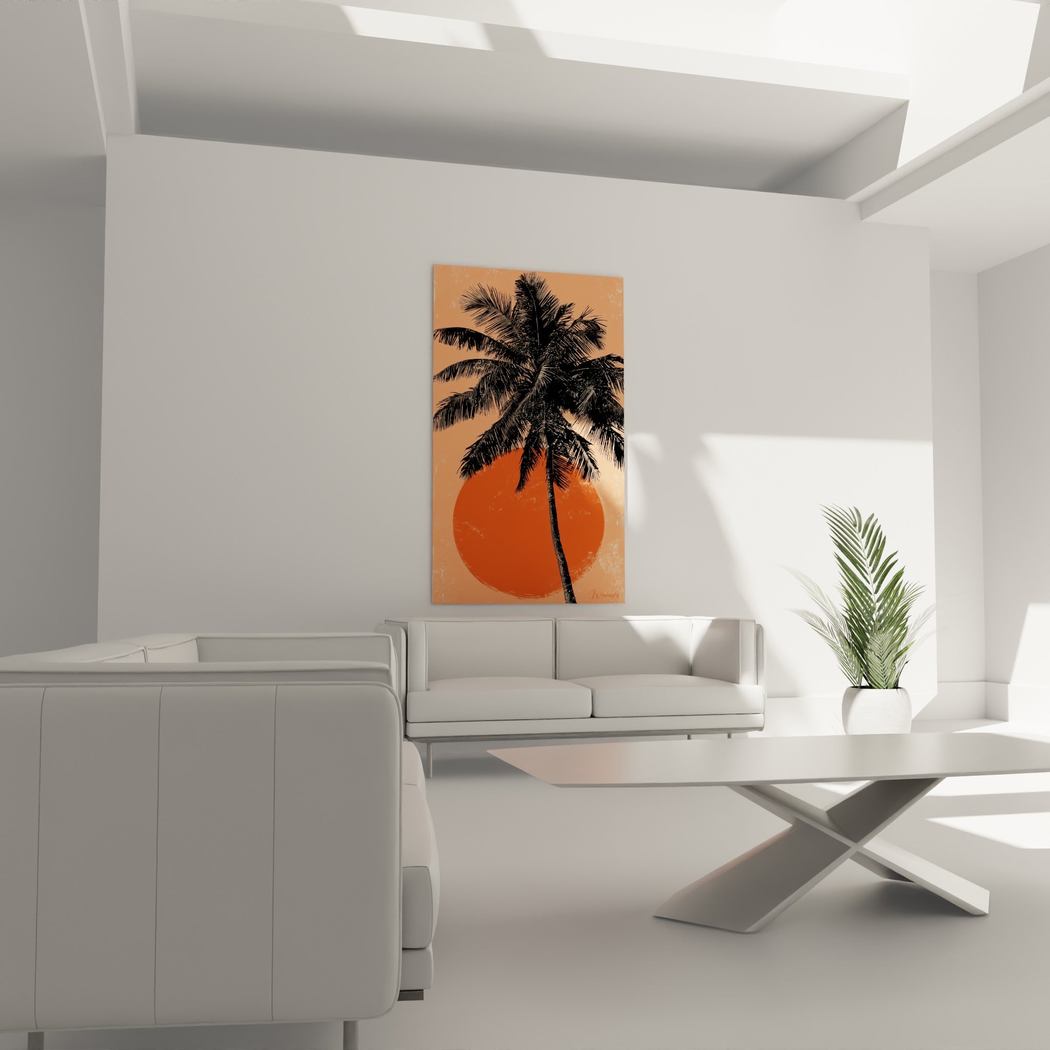 Feuillage sombre du palmier et rond orange vif au-dessus d'un canapé dans un salon lumineux