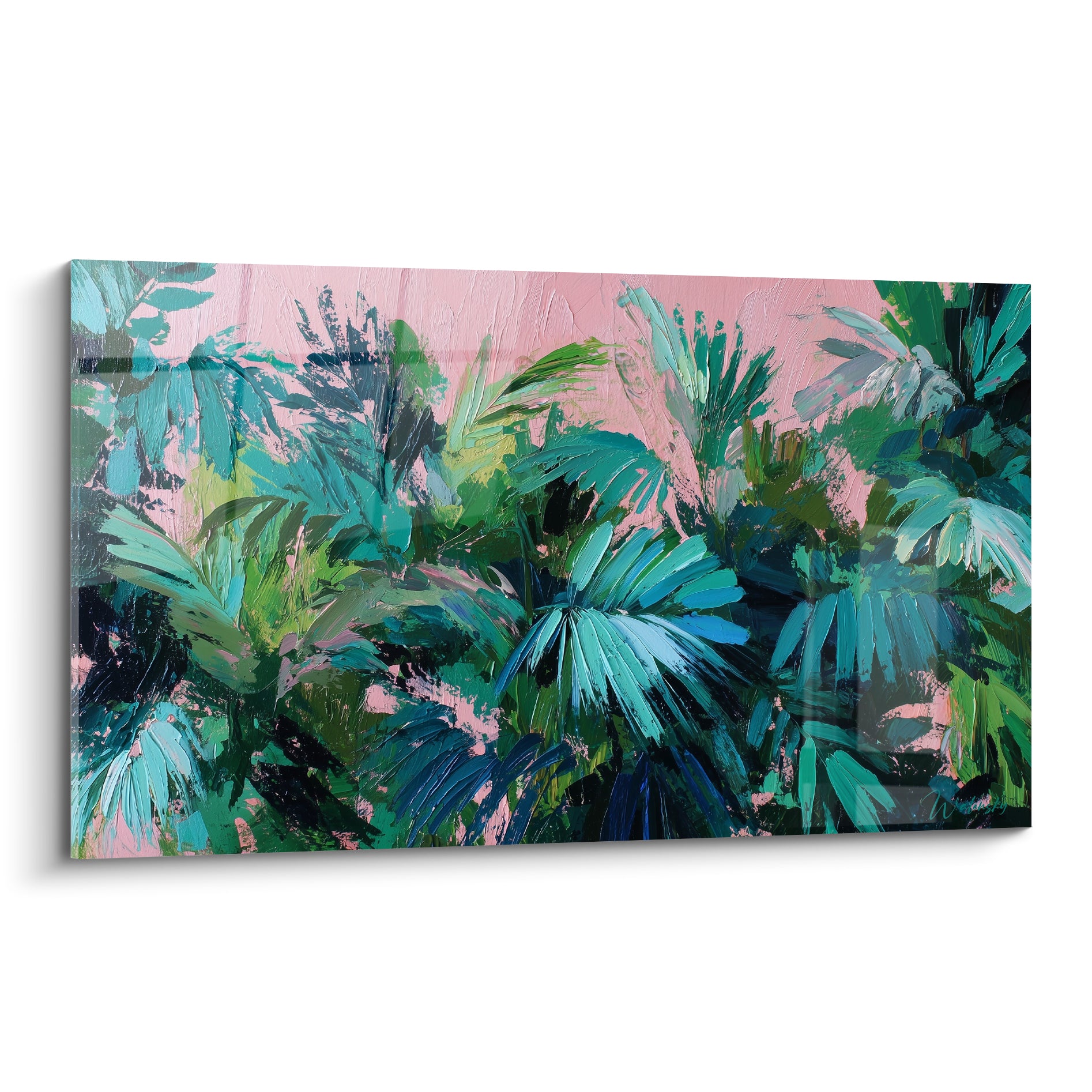 Palmier aux feuilles vert émeraude et turquoise se détachant sur un fond rose poudré texturé