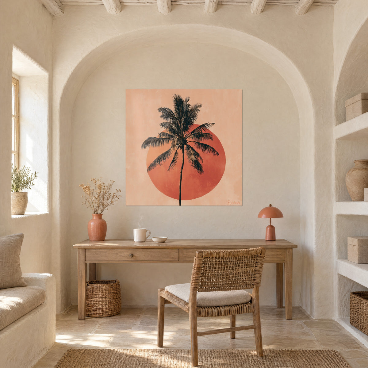 Tableau palme graphique noire sur astre terracotta, fond saumon pâle, signature Walensky, au-dessus d'un bureau en bois