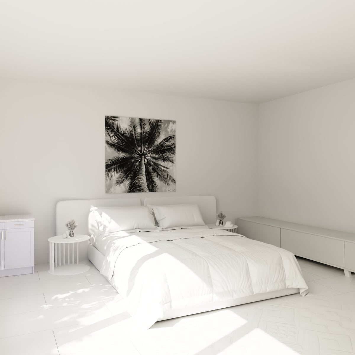 Feuilles de palmier noir et blanc déployées en étoile au-dessus d'un lit dans une chambre claire