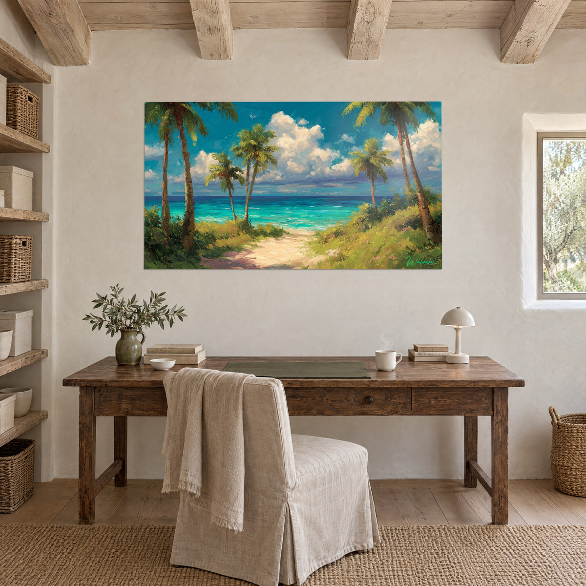 Tableau lagon turquoise encadré de palmes vertes, dune fleurie de rose et ocre, accroché au-dessus d'un bureau en bois