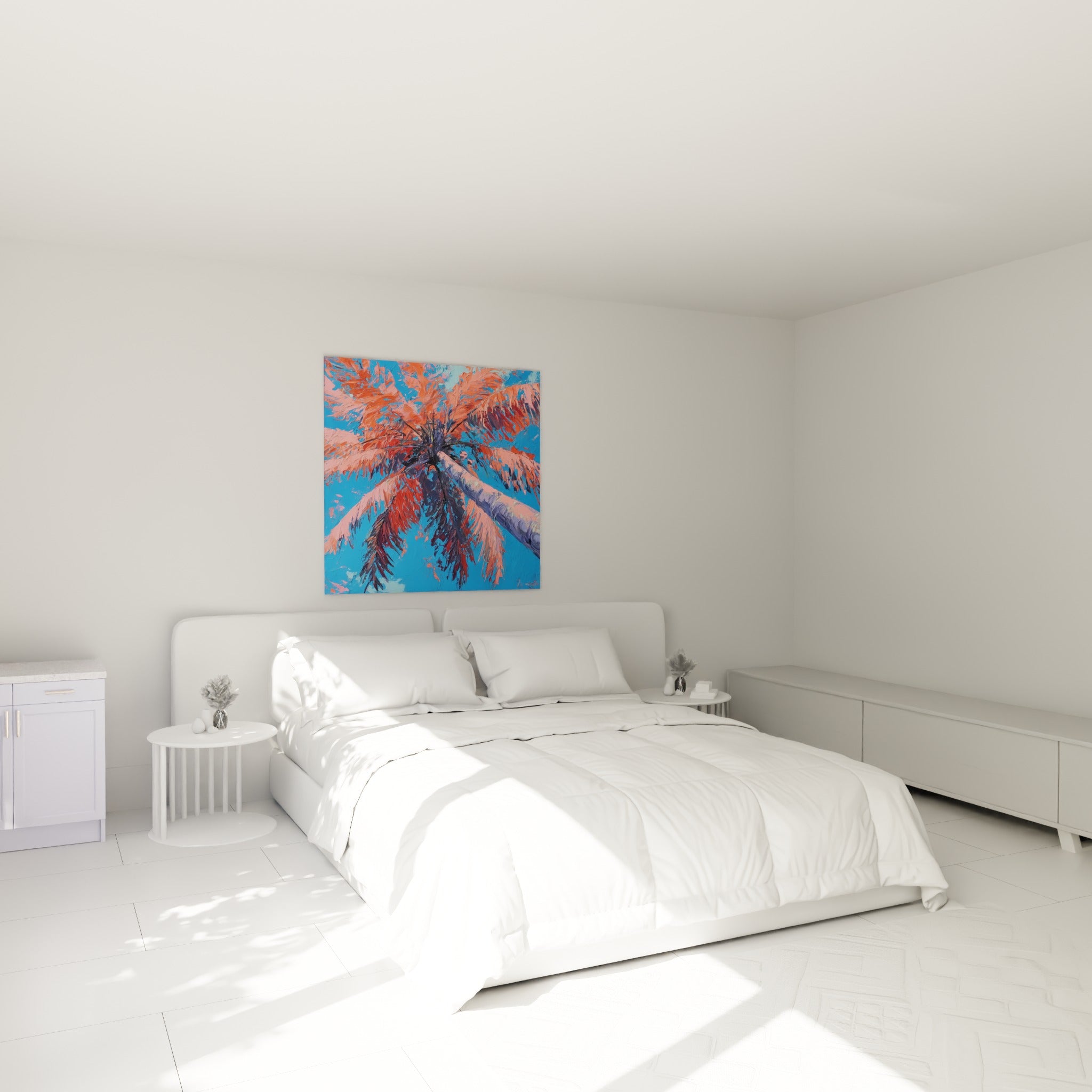 Palmes corail et bordeaux sur fond bleu azur, tableau palmier au-dessus d'un lit dans une chambre claire