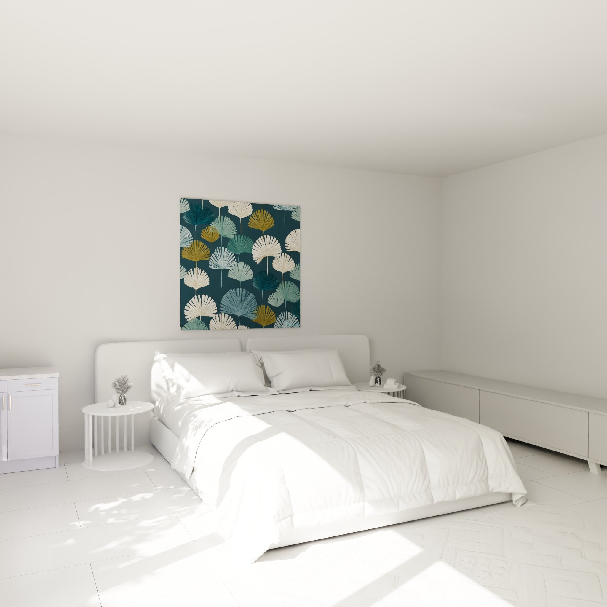 Motif Palmier bleu pastel et doré accroché au-dessus d'un lit dans une chambre claire