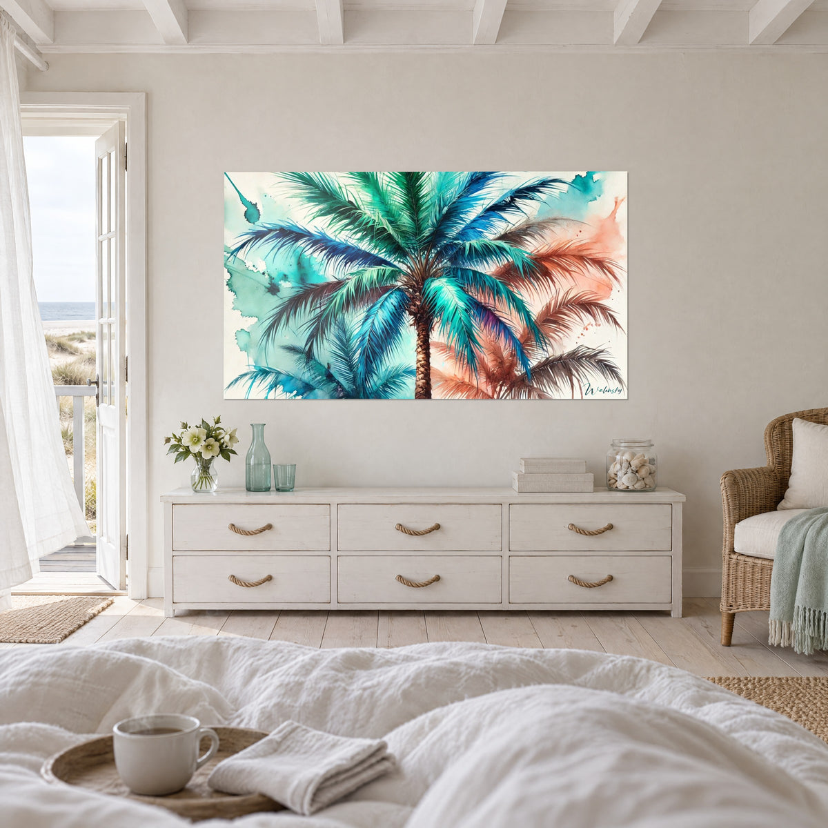 Schilderij kokospalm geschilderd in petrolblauwe en zalmkleurige transparante lagen, neerhangende bladeren, boven een bed in een lichte slaapkamer