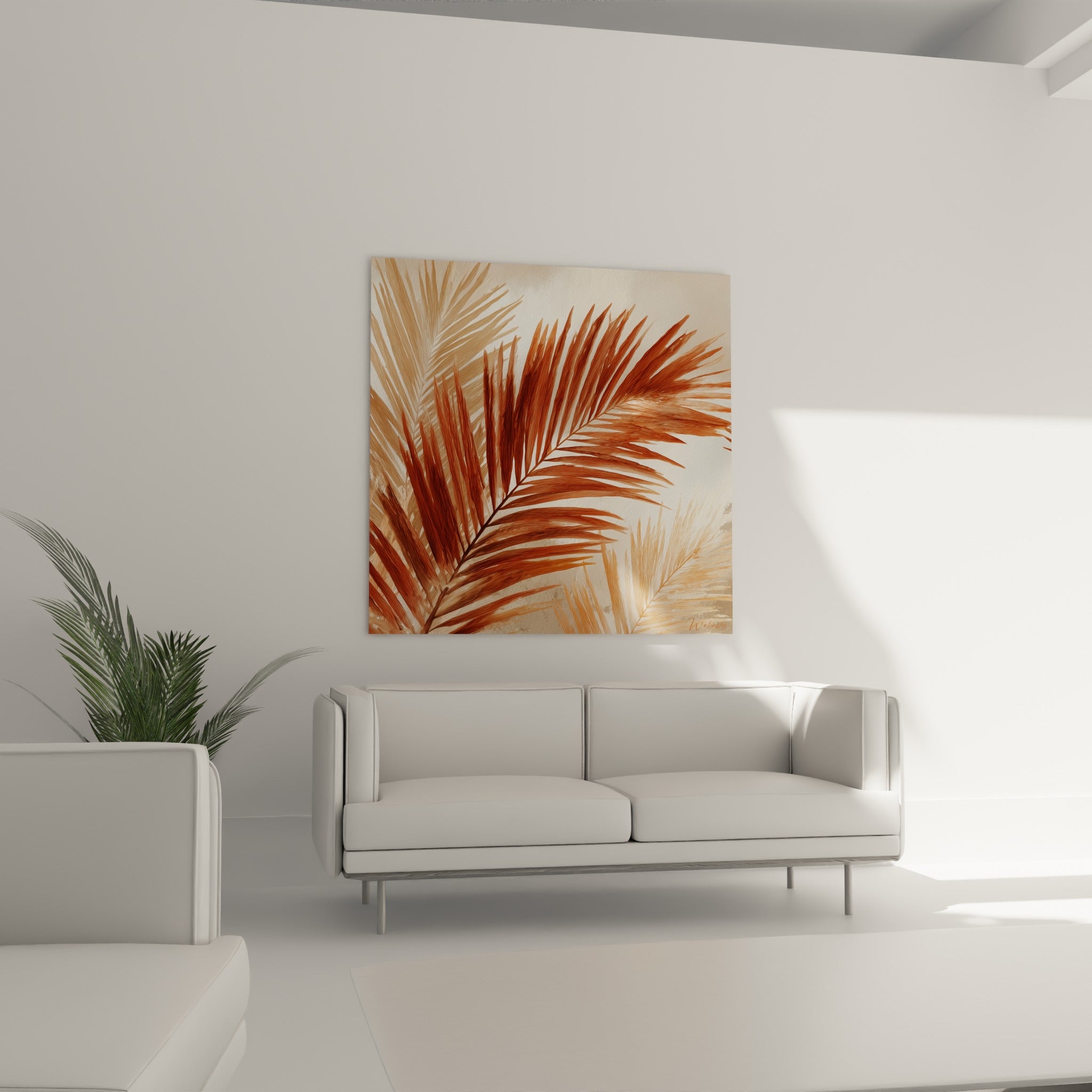 Feuillage de palmier ocre et sable se déployant au-dessus d'un canapé dans un salon lumineux