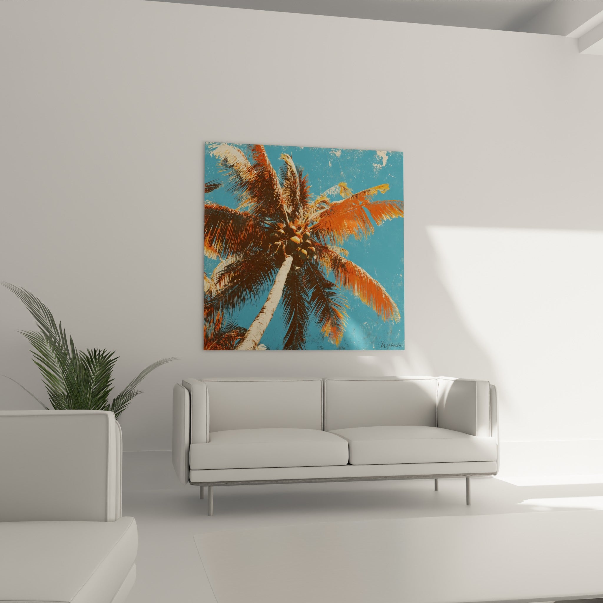 Palmes tropicales orange et bleu turquoise en contre-plongée, au-dessus d'un canapé dans un salon lumineux