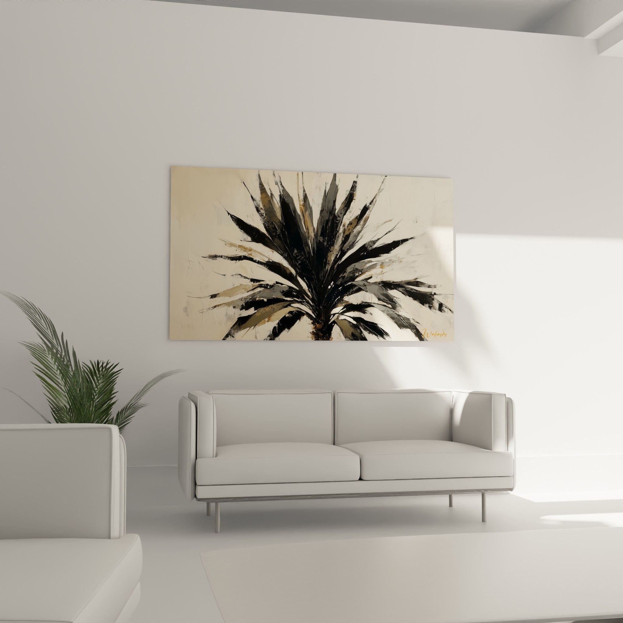 Palmes noires et grises du palmier accrochées au-dessus d'un canapé dans un salon lumineux