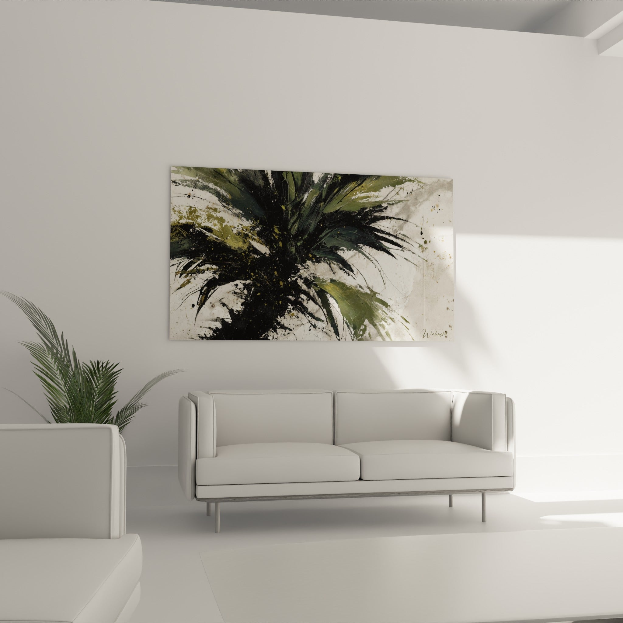 Palmes sombres et dorées du Palmier au-dessus d'un canapé dans un salon lumineux