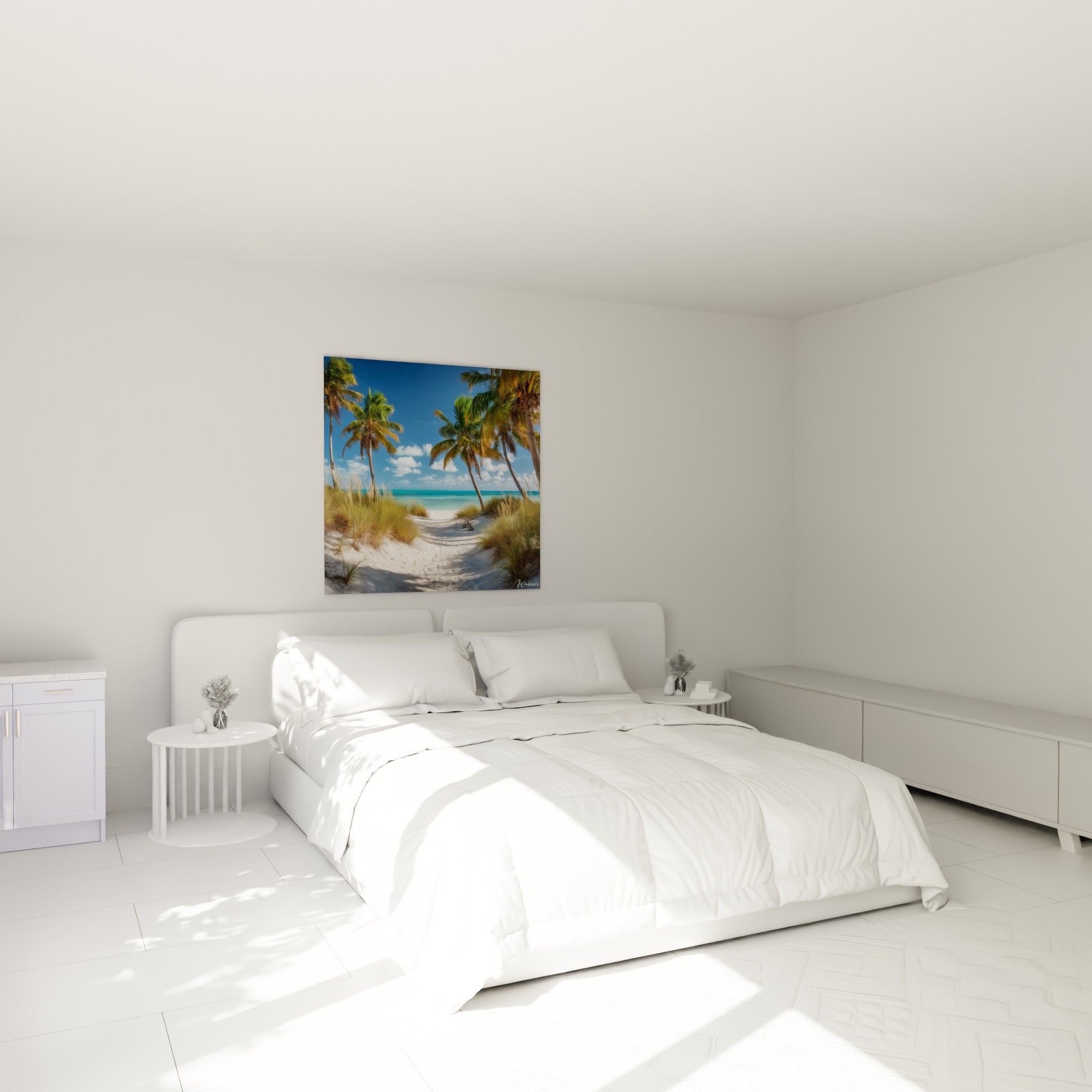 Palmiers et chemin sableux vers l'océan turquoise accrochés au-dessus d'un lit dans une chambre claire