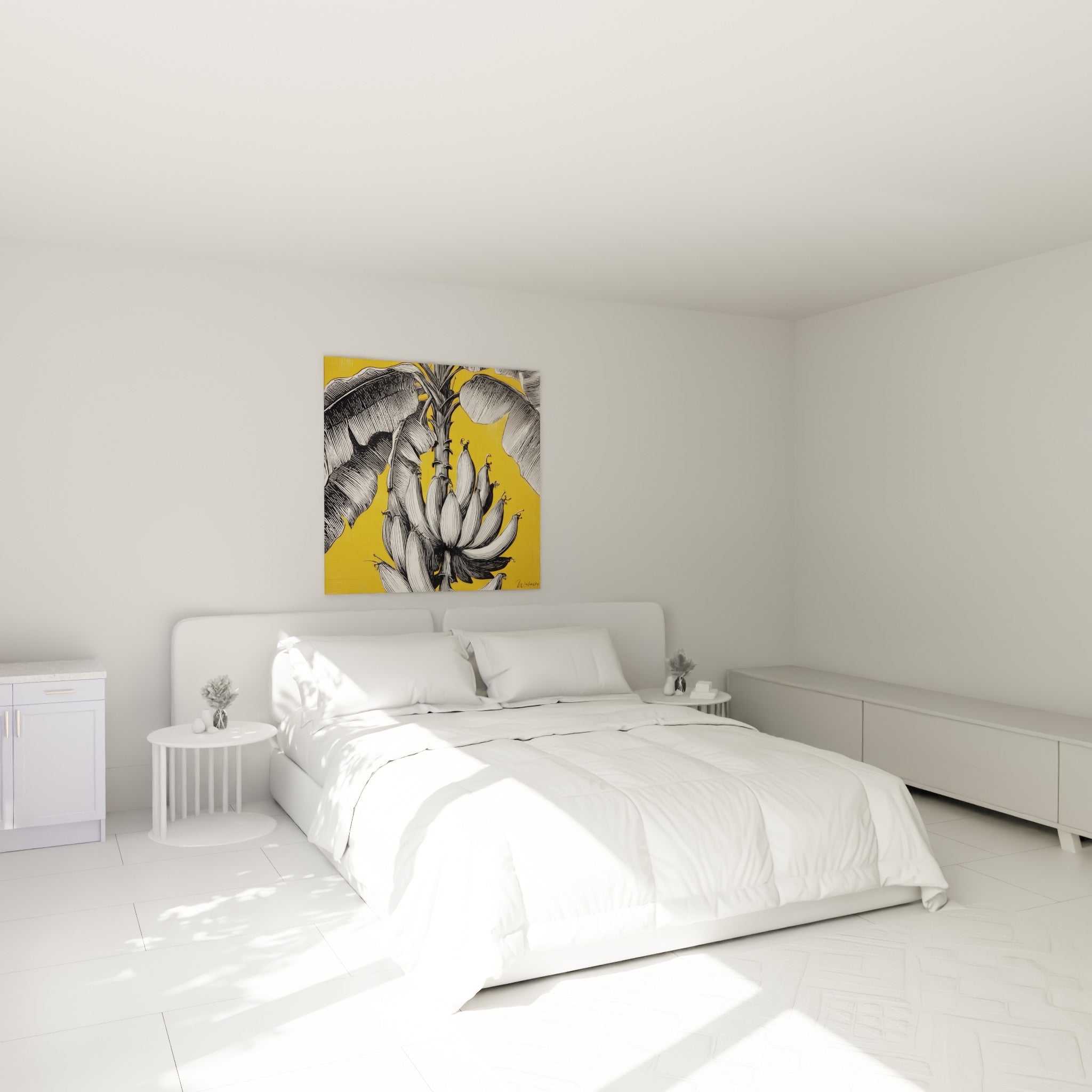 Régime de bananes gravées noir et blanc sur ocre, accroché au-dessus d'un lit dans une chambre claire