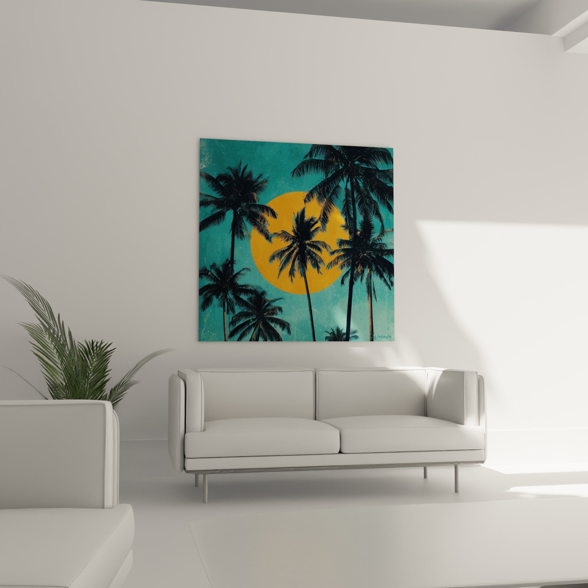 Palmiers sombres et disque orangé installés au-dessus d'un canapé dans un salon lumineux
