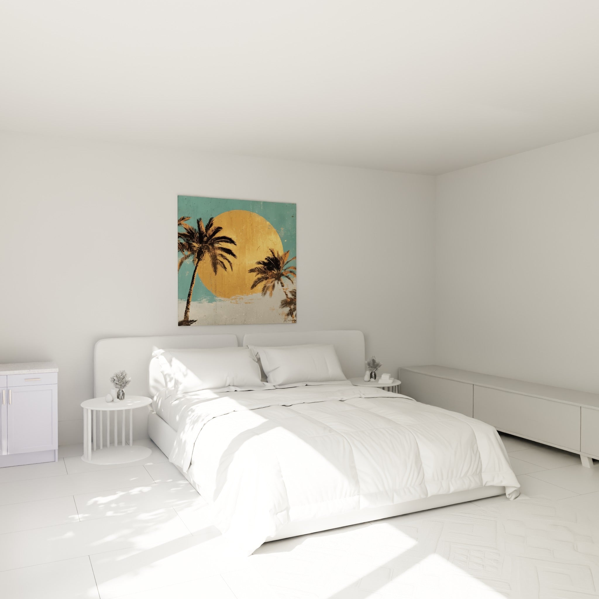 Silhouettes de palmiers et soleil ocre accrochés au-dessus d'un lit dans une chambre claire.