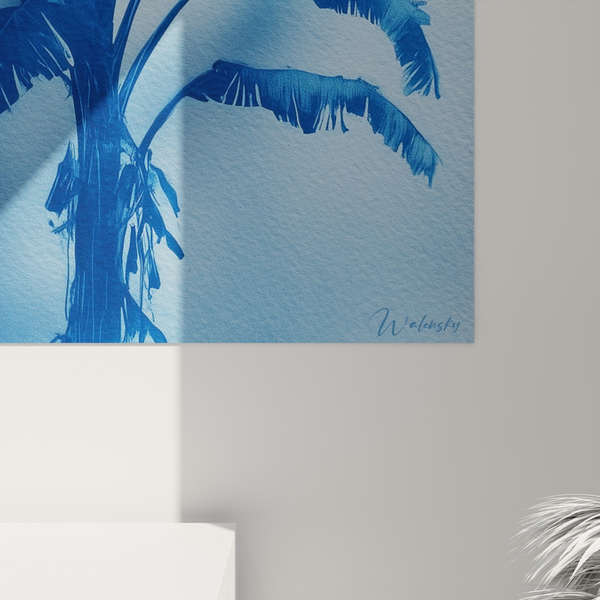 Grain du papier aquarelle visible sur les nervures bleu marine des feuilles du palmier bananier