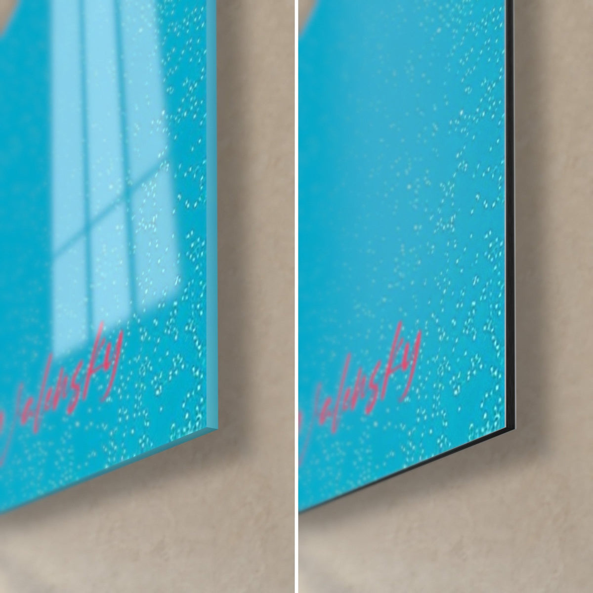 Quadro cocco pop, angolo in basso a destra: vetro acrilico lucido a sinistra, alluminio Dibond opaco a destra, blu turchese e rosa vivace