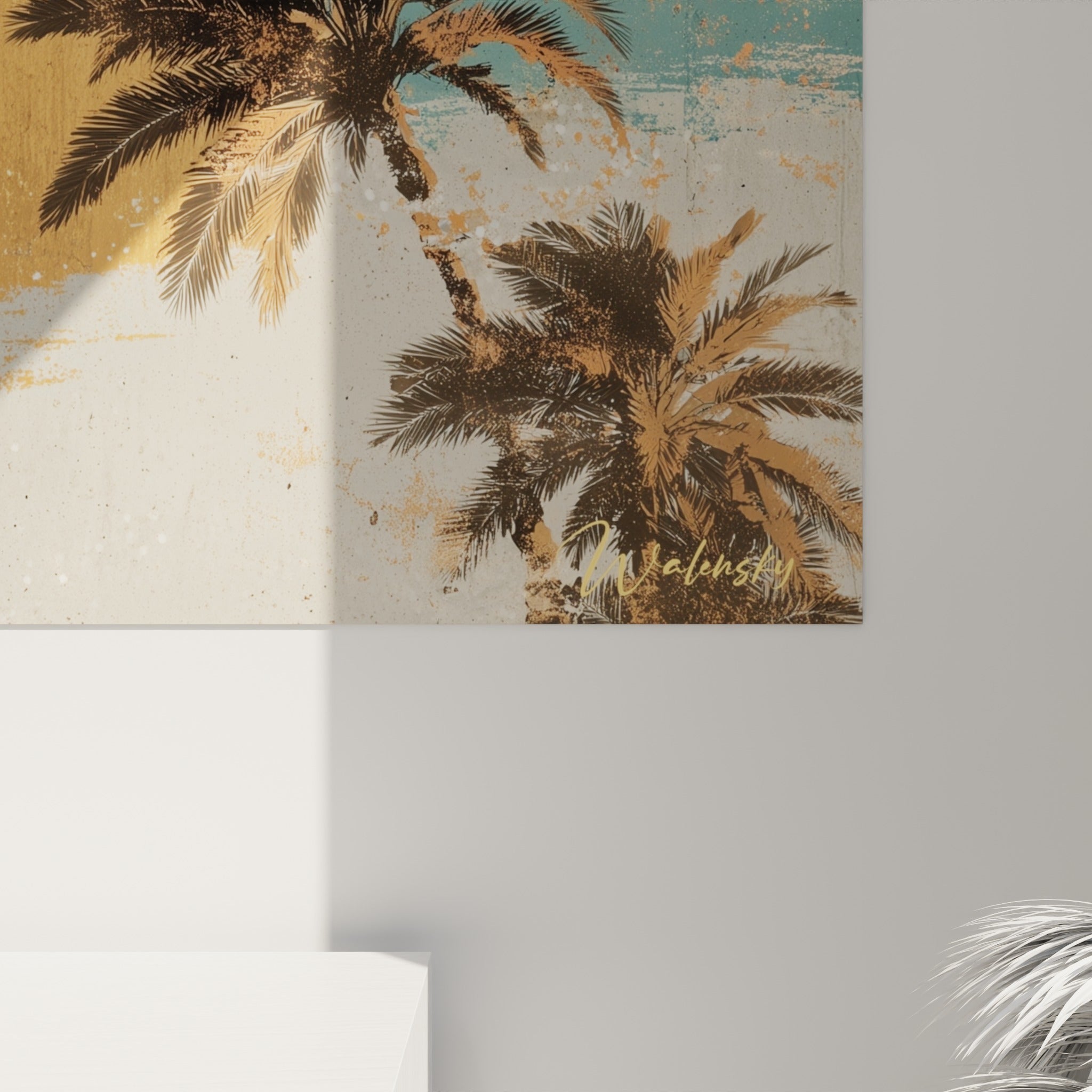 Grain de la peinture révélant les craquelures dorées et taches turquoise autour des feuillages noirs