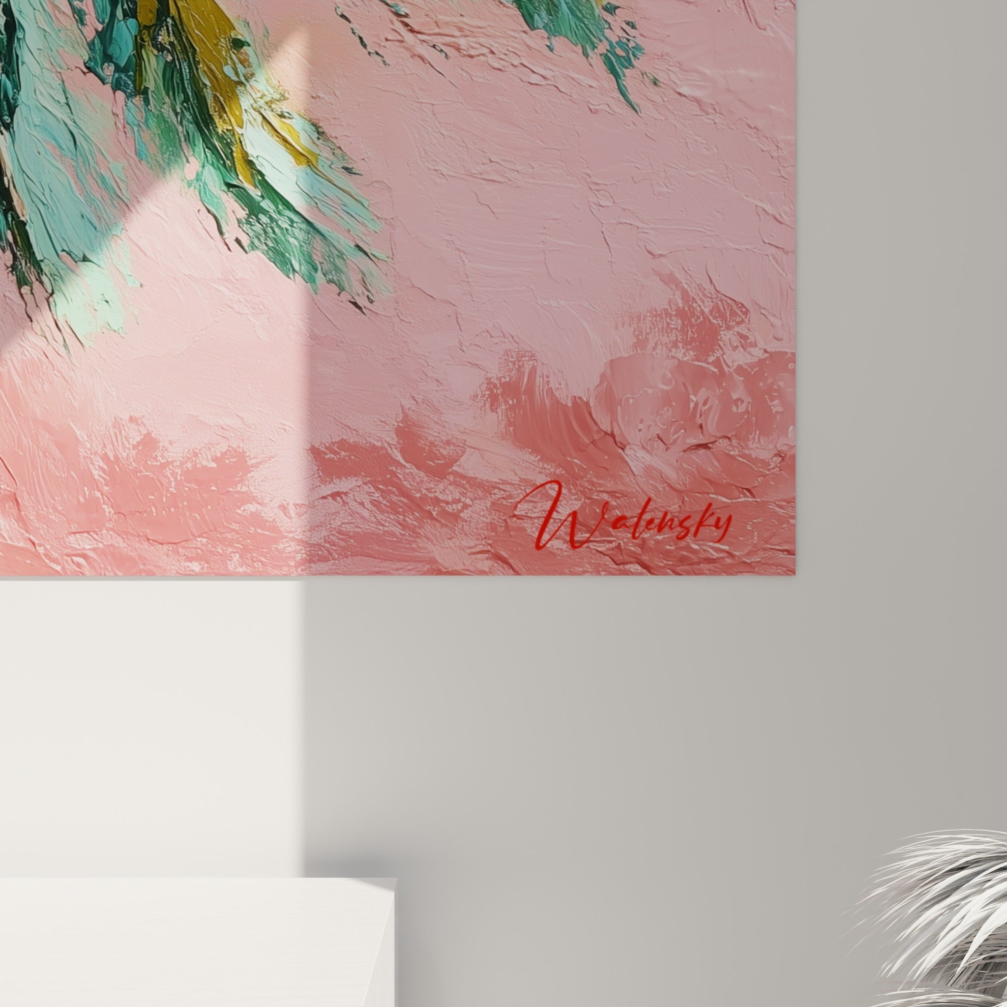 Empâtements épais de vert émeraude et rose corail se mêlant sur les palmes, révélant le grain de la peinture au couteau.