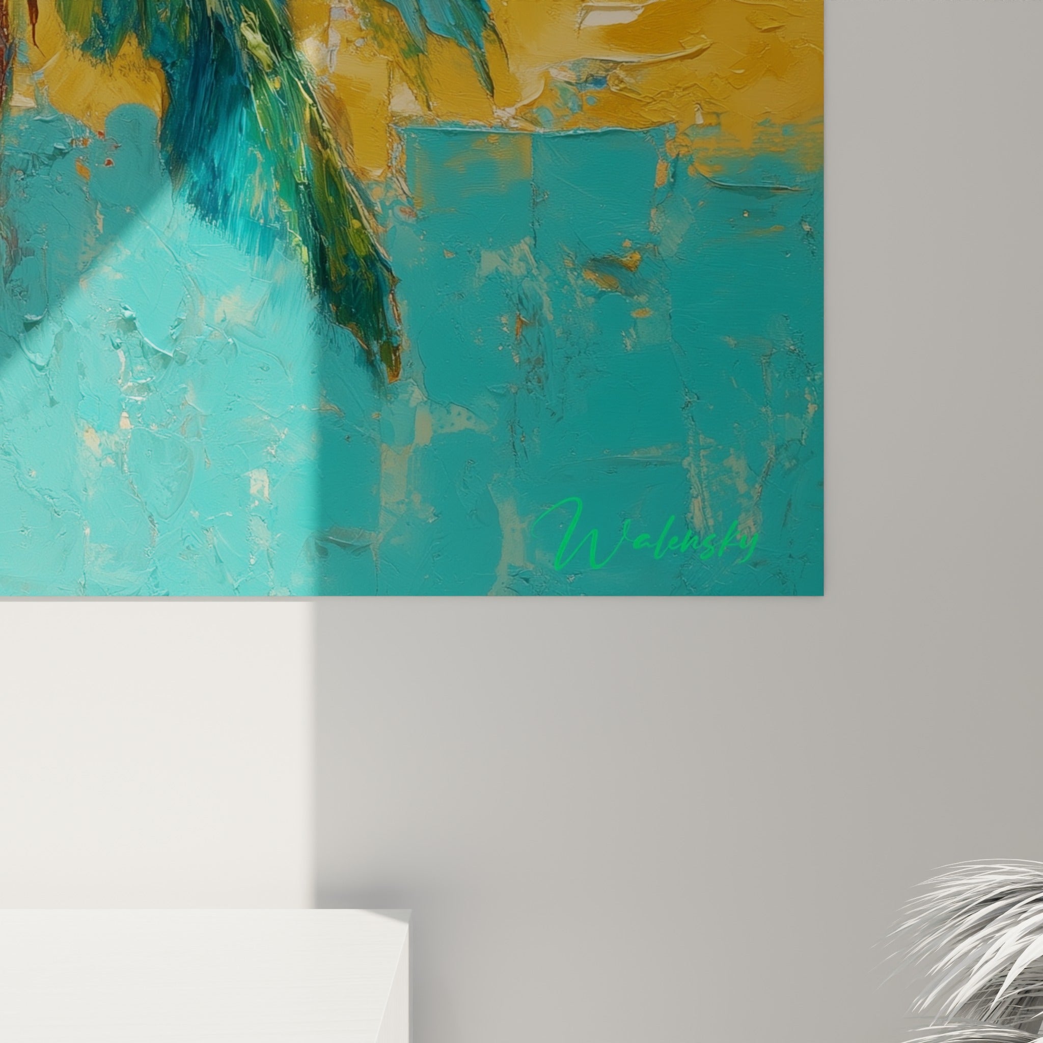 Empâtements turquoise et dorés se mêlant en gros plan sur les palmes texturées de la toile