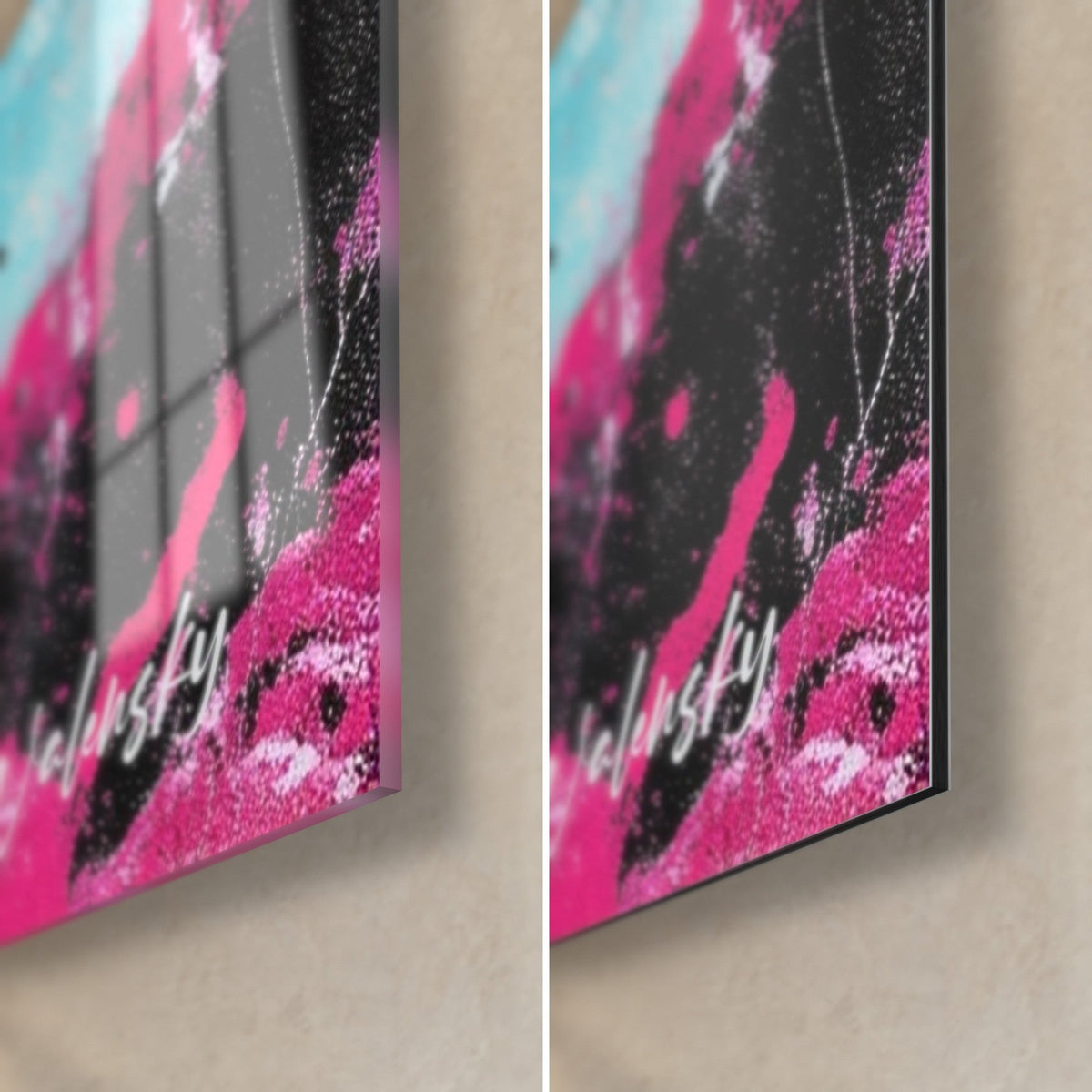 Cuadro siluetas de palmeras, esquina inferior derecha en rosa fucsia y negro, firma Walensky, cristal brillante a la izquierda, Dibond mate a la derecha