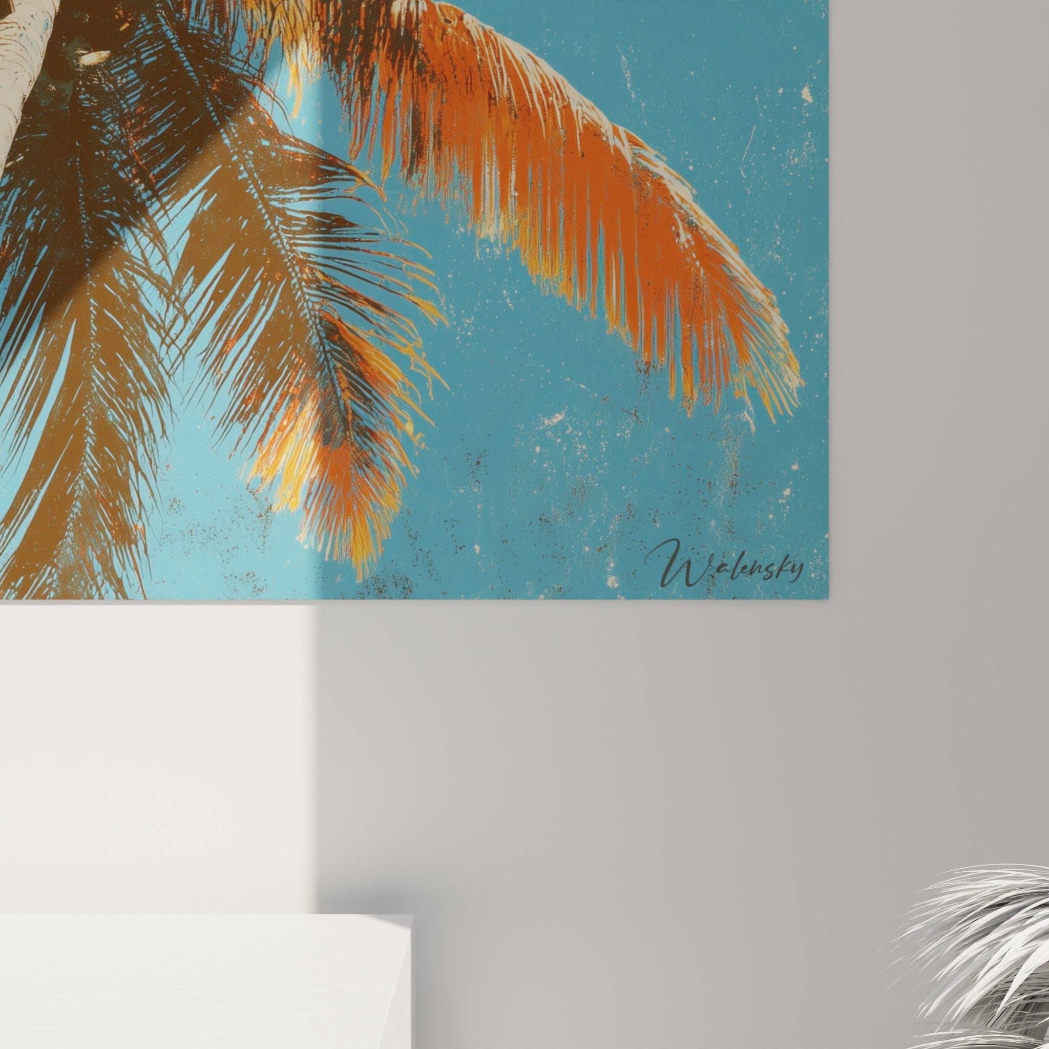 Empâtements orange brûlé et coulures brunes se mêlant au bleu délavé sur la toile du palmier