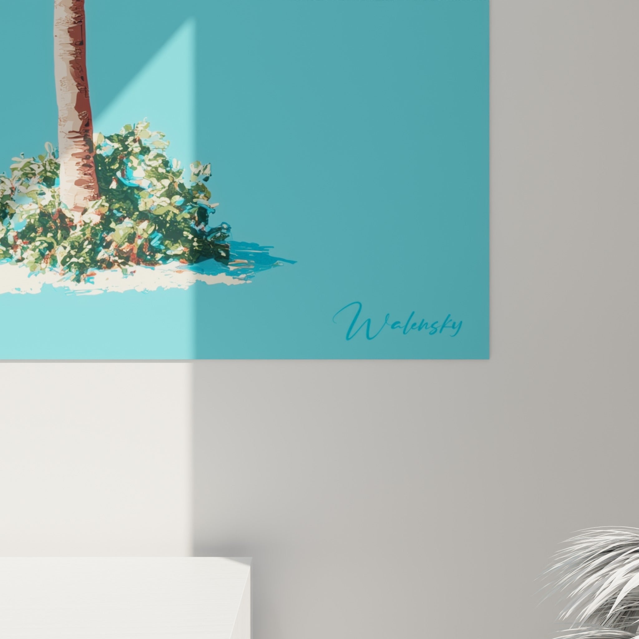 Empâtements du tronc brun rosé et grain des palmes vertes se détachant sur le bleu turquoise dense