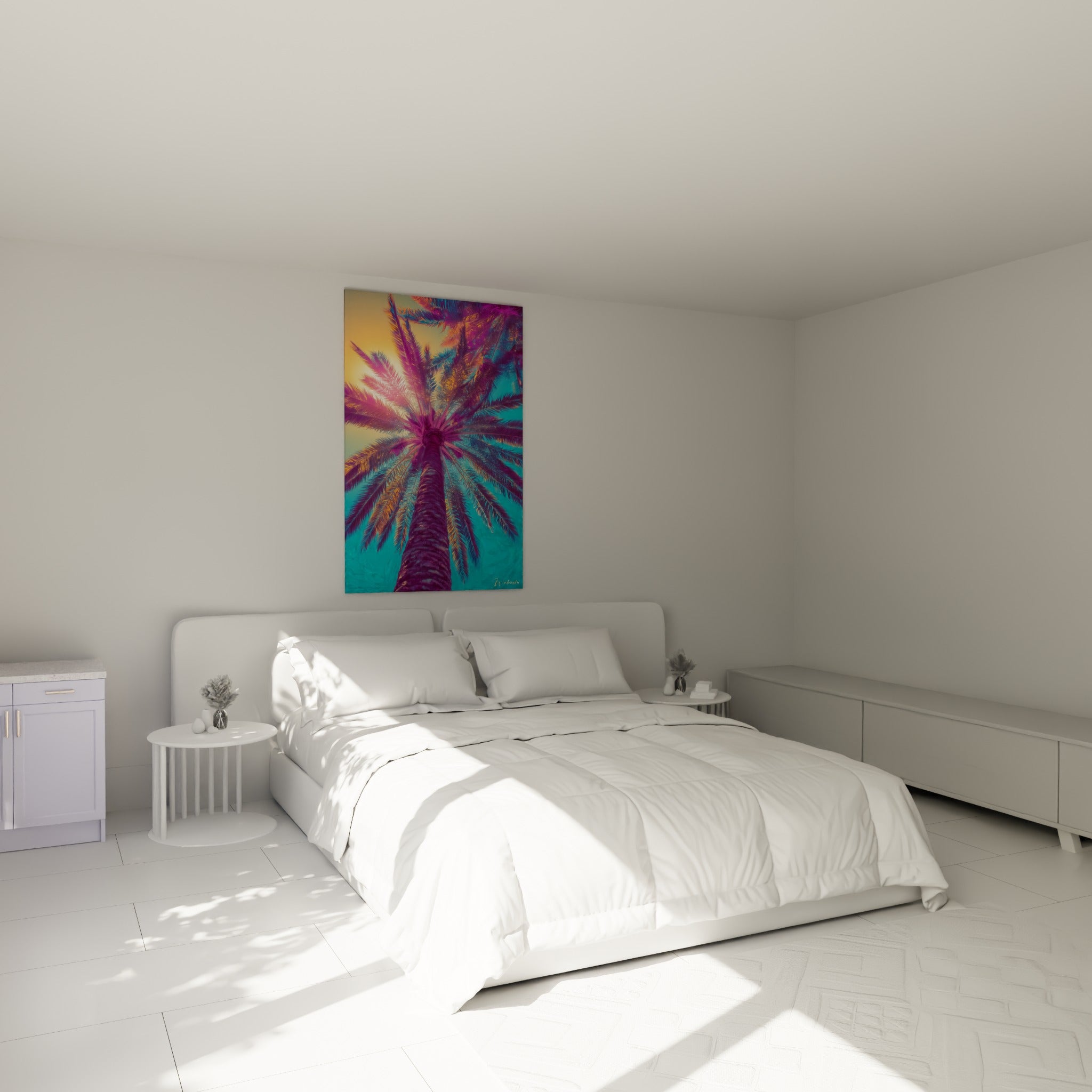 Palmes turquoise et magenta d'un palmier tropical, œuvre suspendue au-dessus d'un lit dans une chambre claire