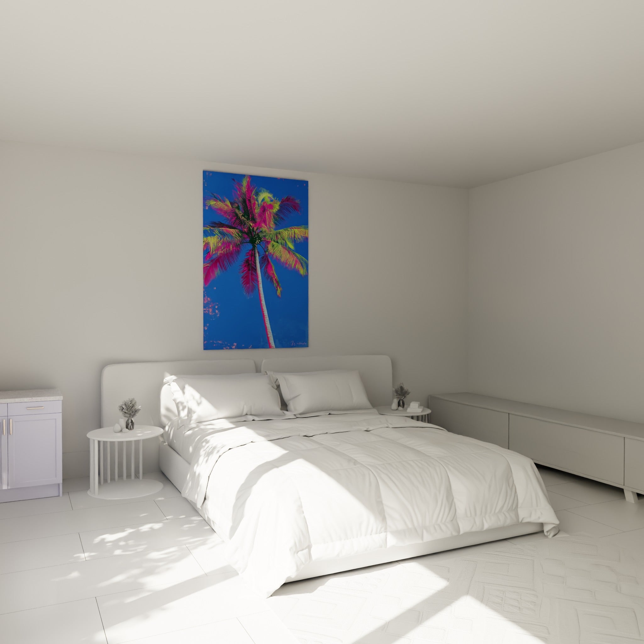 Silhouette de palmier fuchsia et bleu électrique accrochée au-dessus d'un lit dans une chambre claire