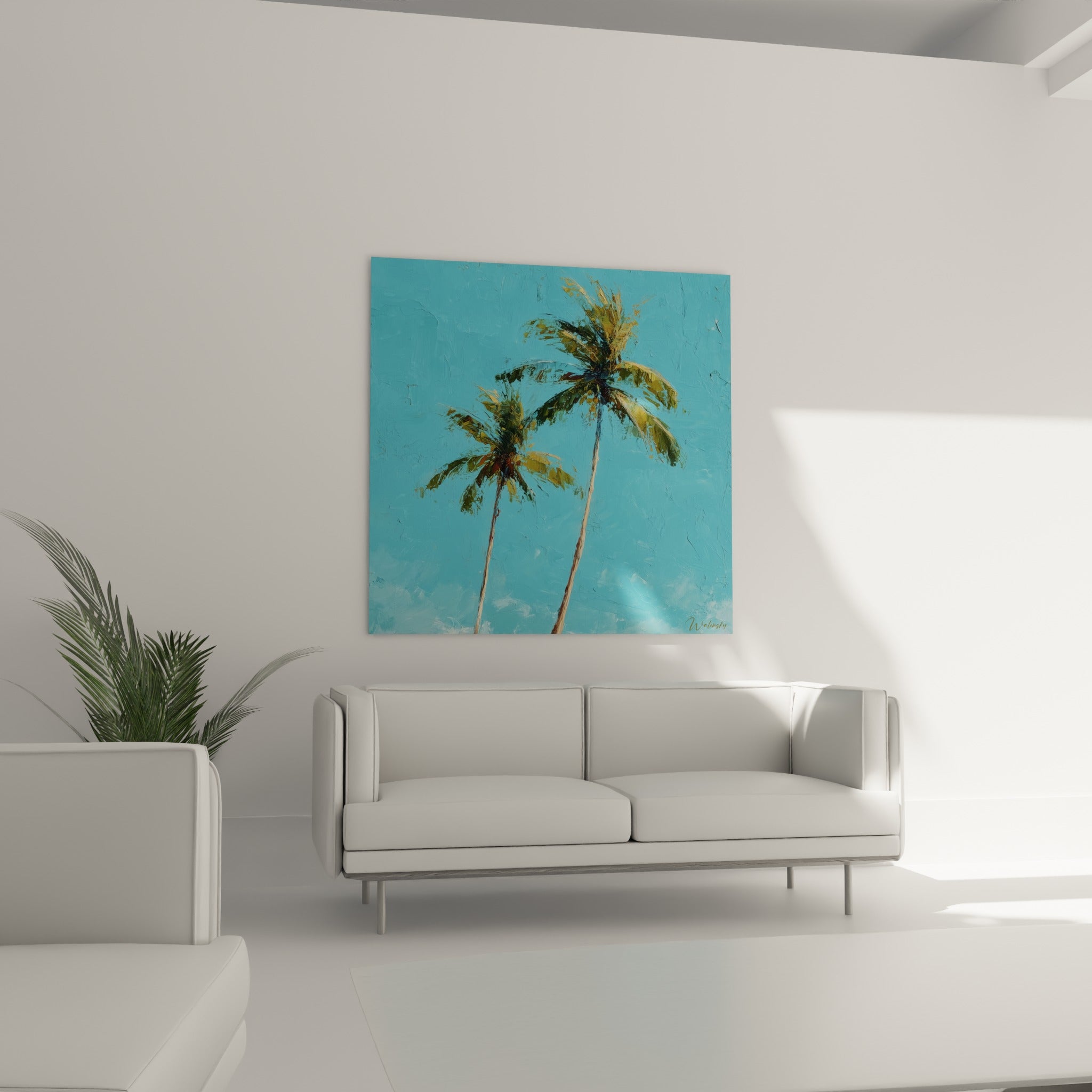 Silhouettes de palmiers aux troncs beige clair et feuillages verts, au-dessus d'un canapé dans un salon lumineux
