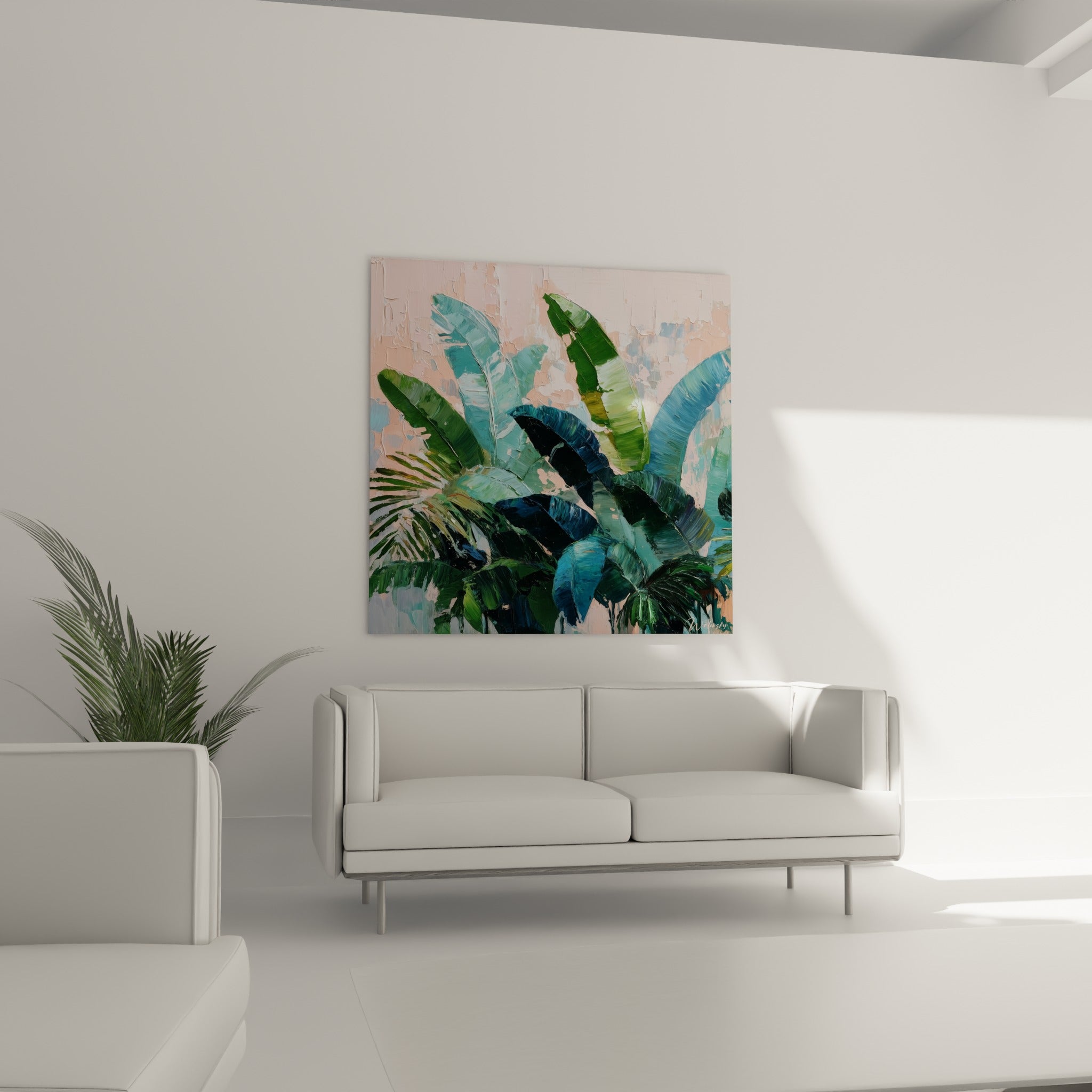 Bouquet de palmier tropical vert sauge et rose accroché au-dessus d'un canapé dans un salon lumineux