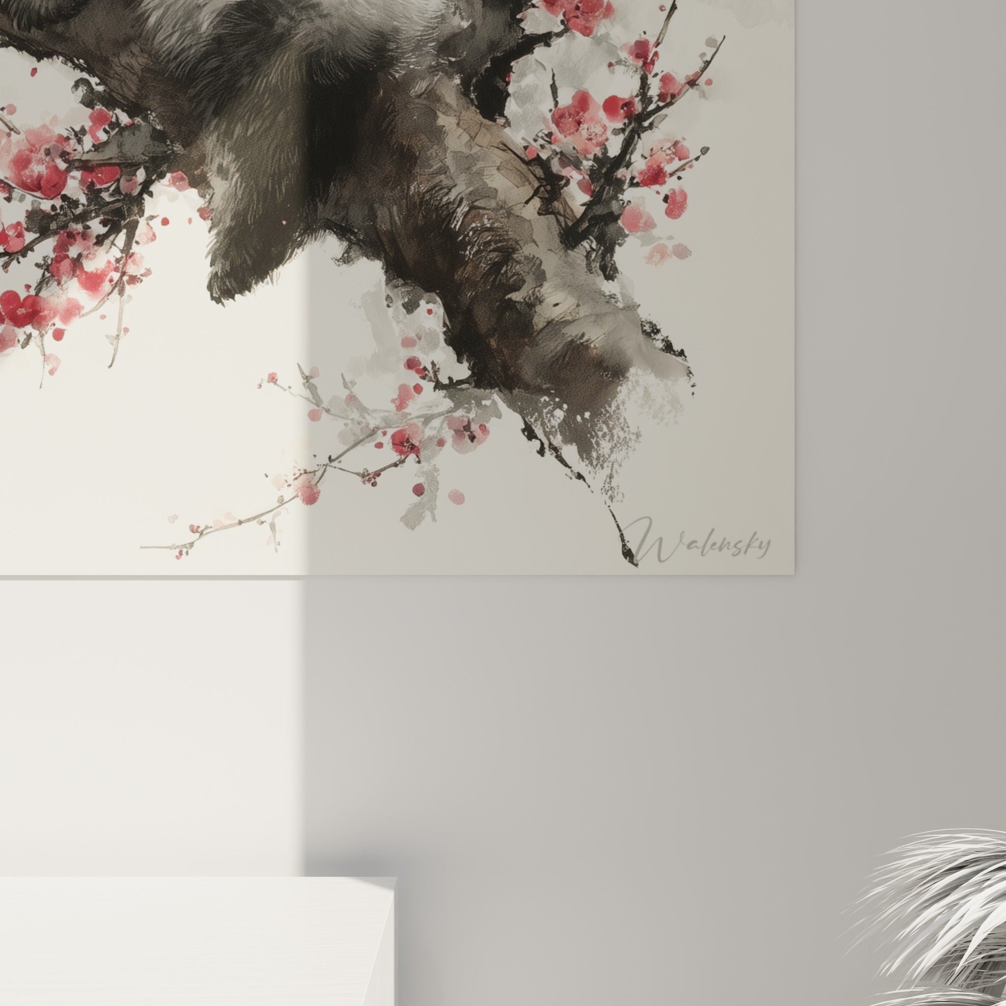 Détail des pétales roses et du pelage texturé du panda, coulures d'encre visibles sur fond ivoire