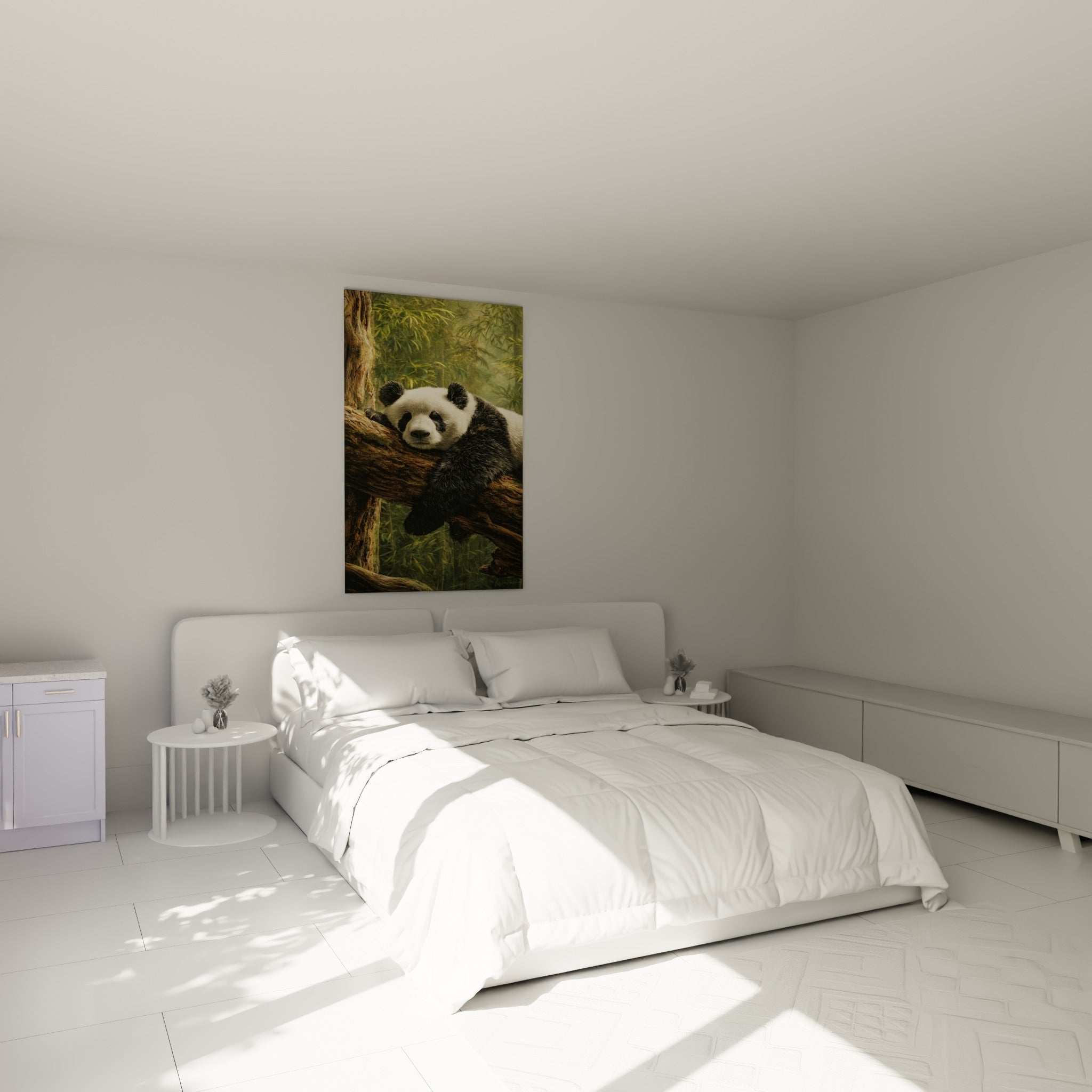 Panda paisible aux teintes noires et blanches reposant sur une branche, au-dessus d'un lit dans une chambre claire