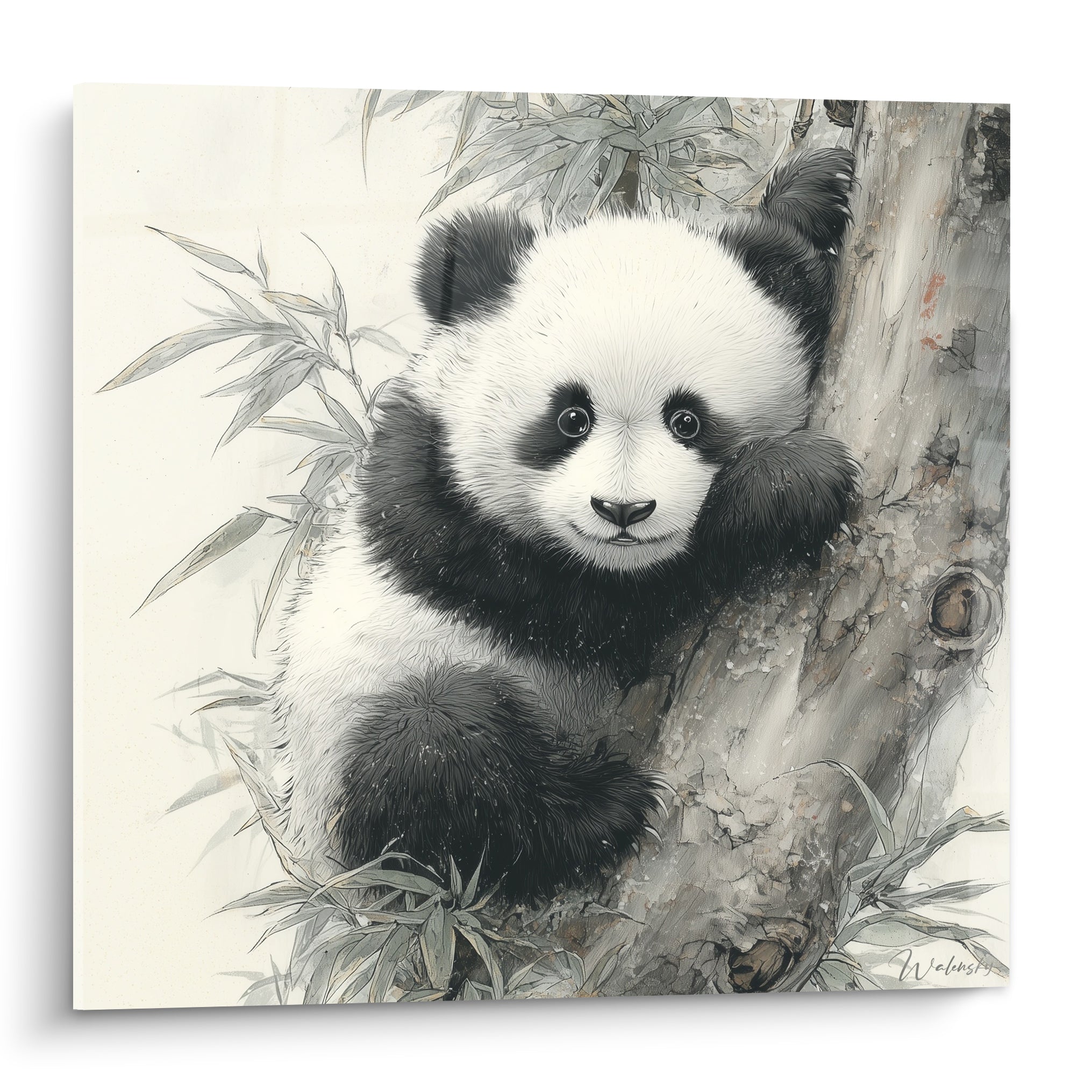 Panda juvénile noir et ivoire agrippé à un tronc anthracite parmi les feuilles de bambou