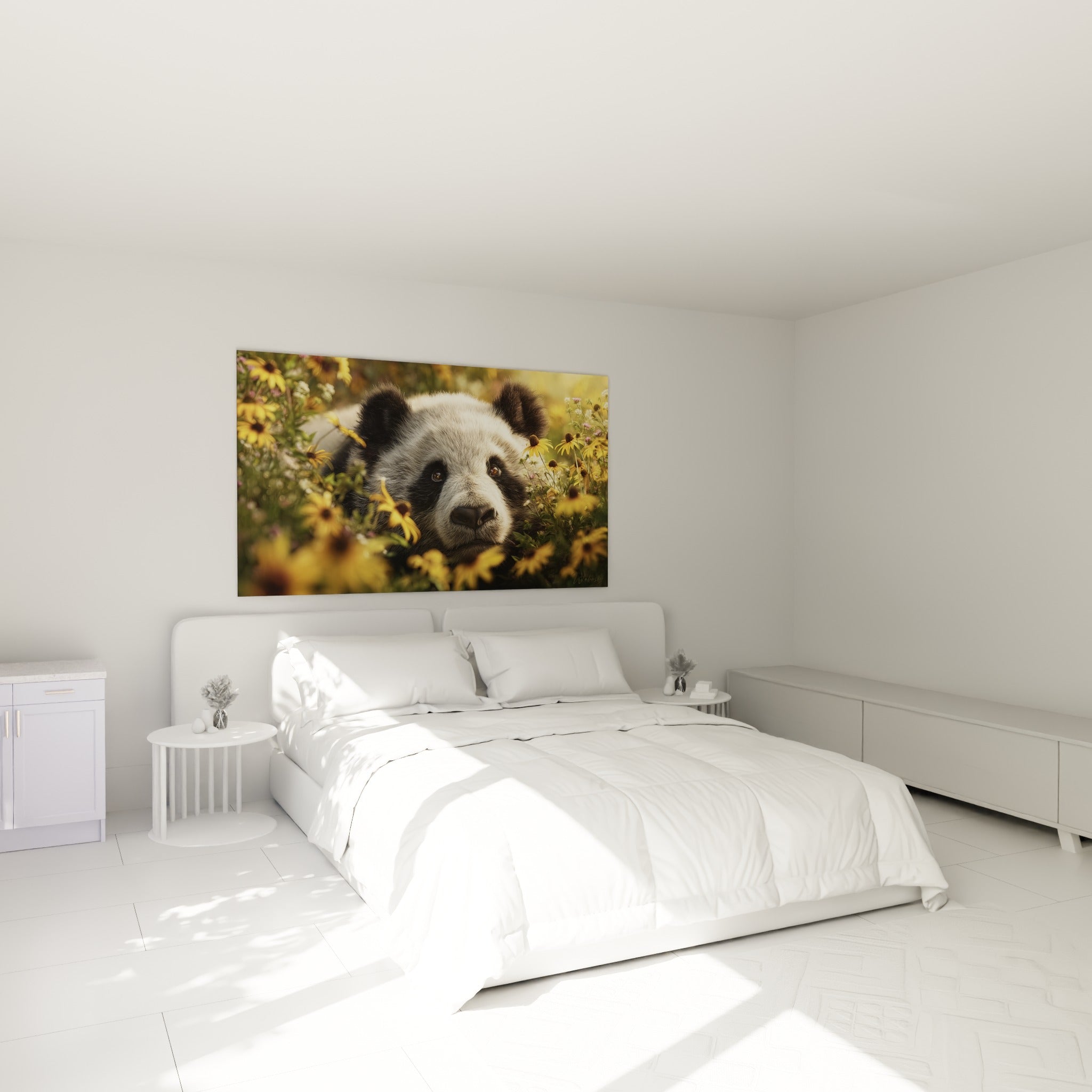 Museau attendrissant du panda parmi les fleurs jaunes, au-dessus d'un lit dans une chambre claire