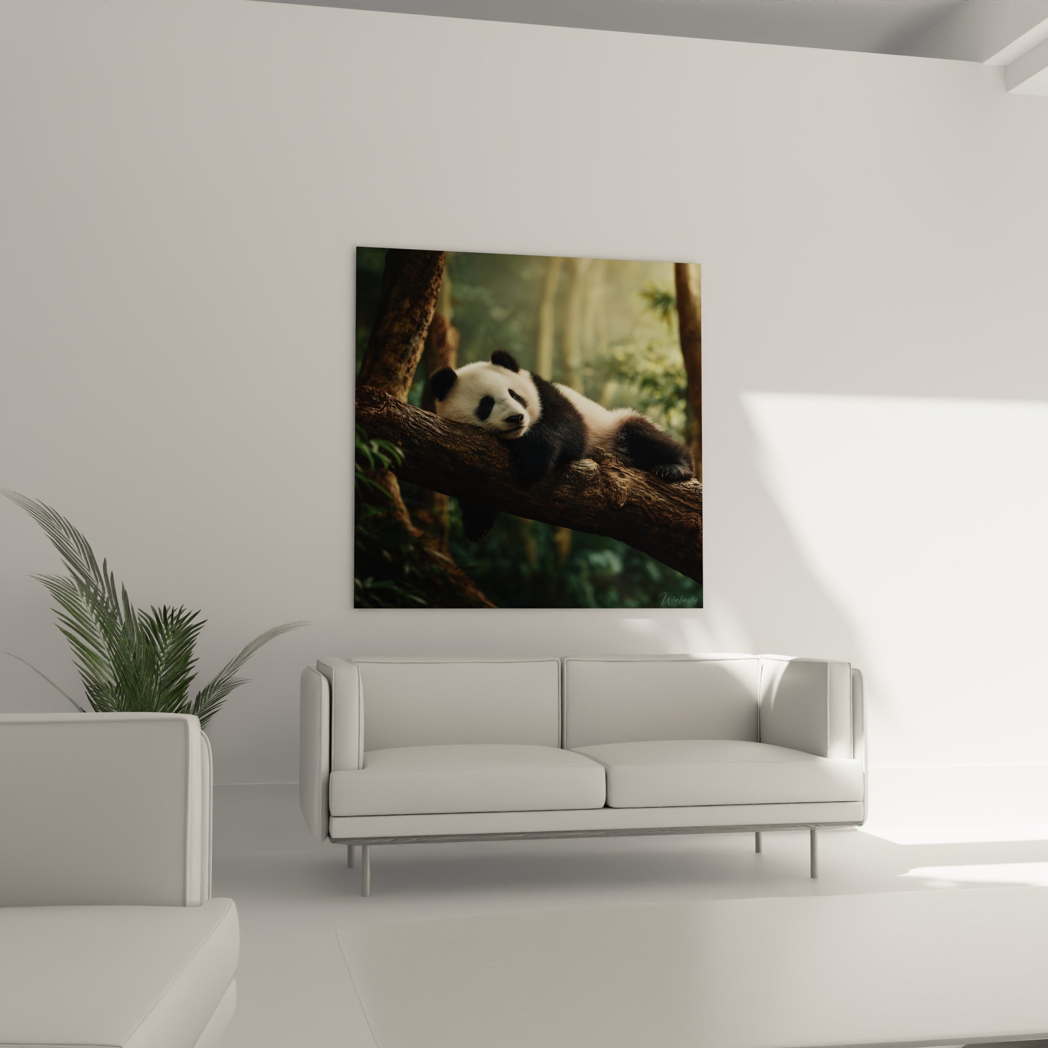 Panda détendu au pelage blanc et noir reposant sur le bois, au-dessus d'un canapé dans un salon lumineux