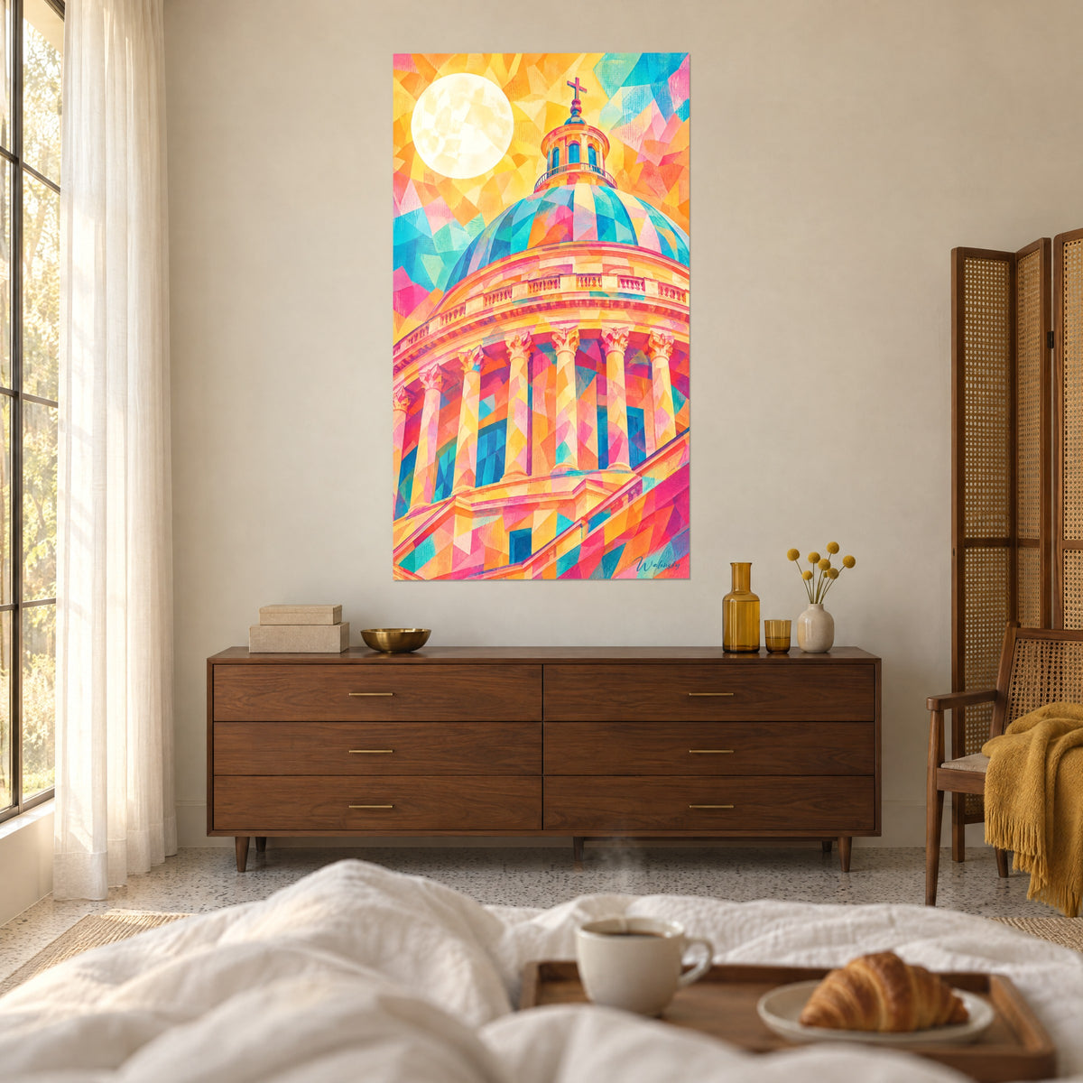 Gemälde des Pantheons in Splittern aus Rosa, Türkisblau und Goldgelb, blasser Mond oben, über einem Bett in einem hellen Schlafzimmer
