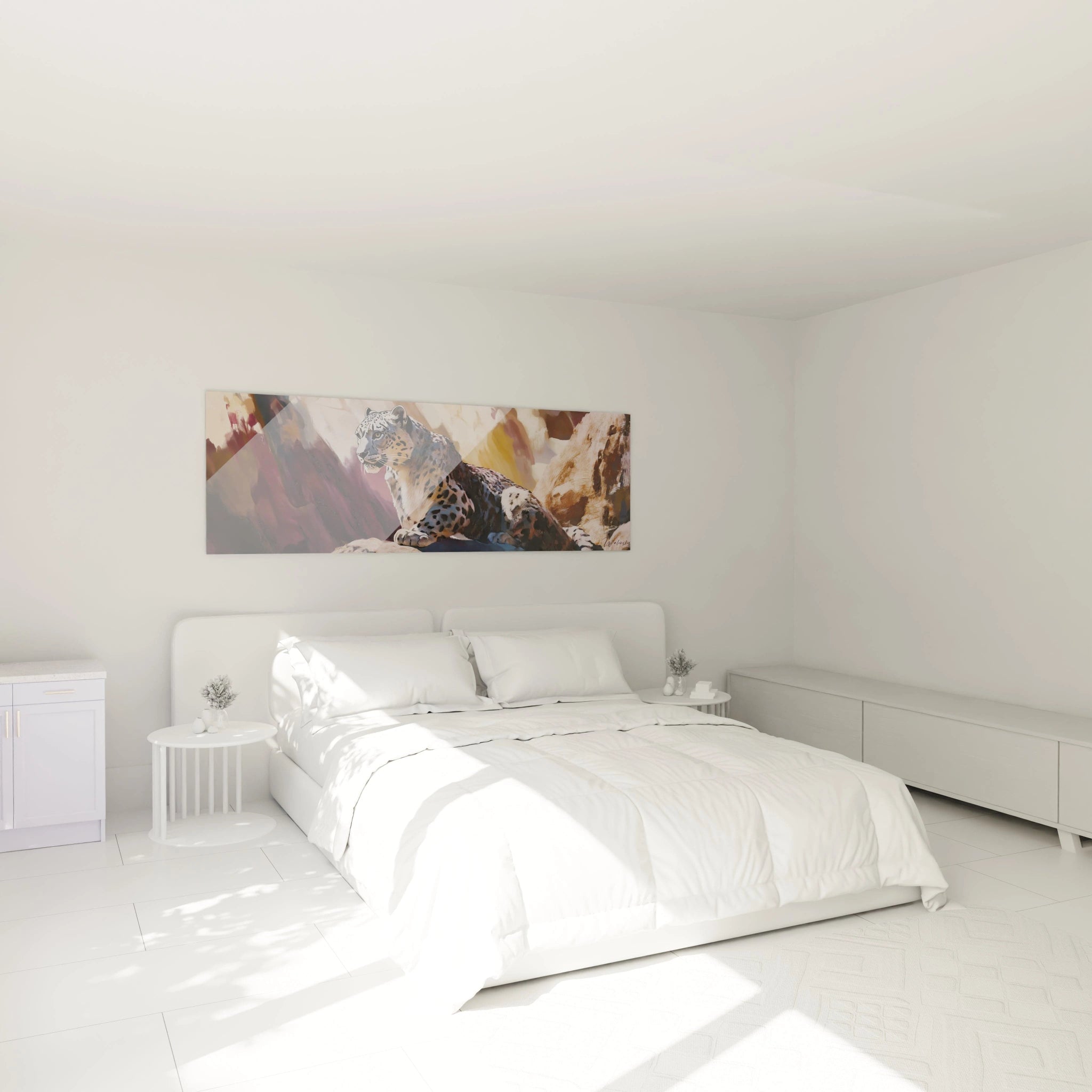 Tableau panthère des neiges Walensky accroché au mur dans une chambre moderne blanche avec lit double