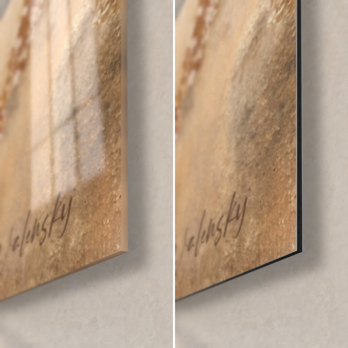 Tableau paon à la queue ocellée bleu sarcelle et ocre, coin bas droit en verre brillant et en alu Dibond mat, tranche de 3 mm