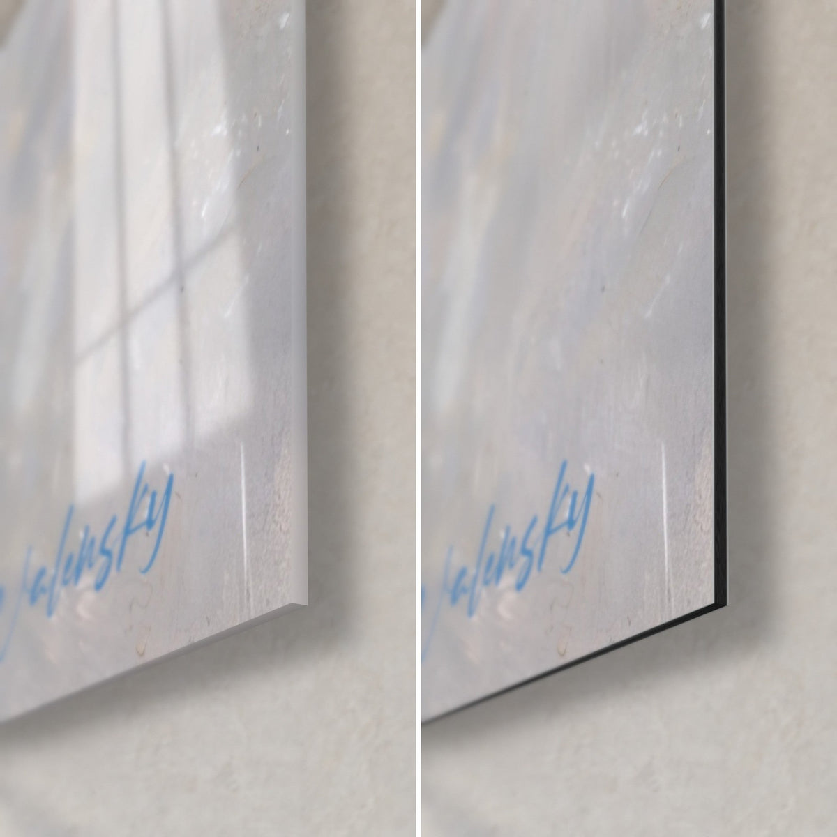 Tableau volatile bleu et doré, coin bas droit en verre acrylique brillant et alu Dibond mat, tranche de 3 mm et signature bleue
