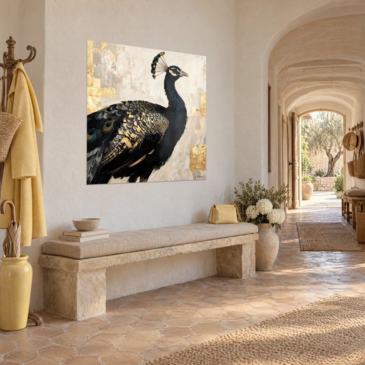Tableau oiseau à huppe fine et poitrine bleu nuit, feuilles d'or sur fond crème, vu en trois-quarts dans un couloir de mas